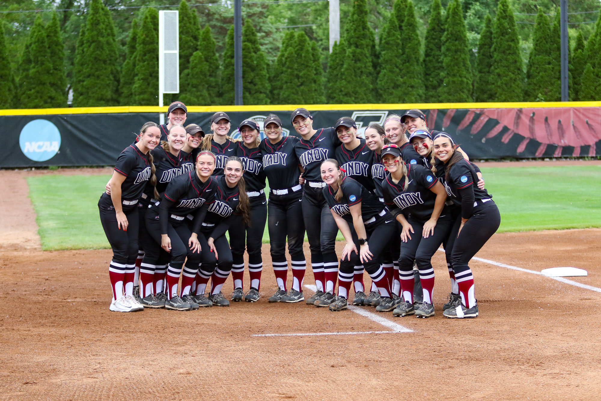 The UIndy softball team posing together beofre the game.