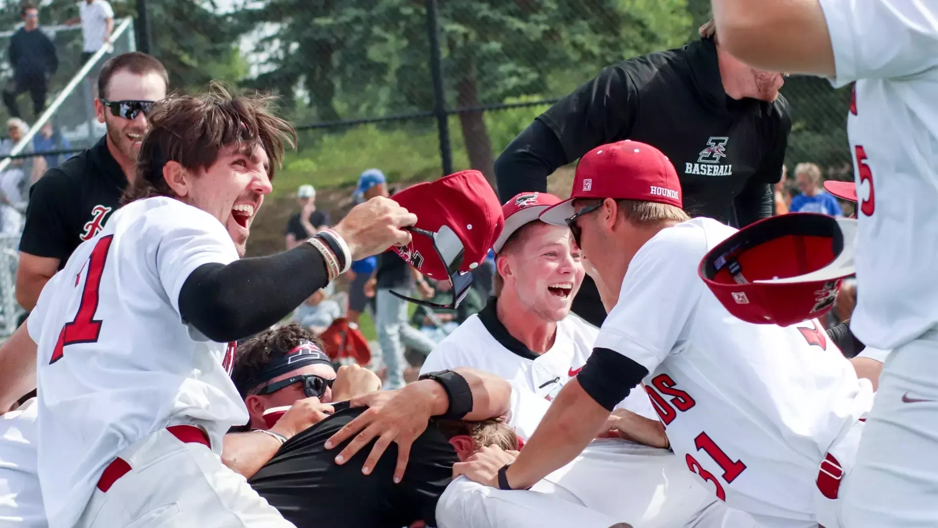 The UIndy baseball team 