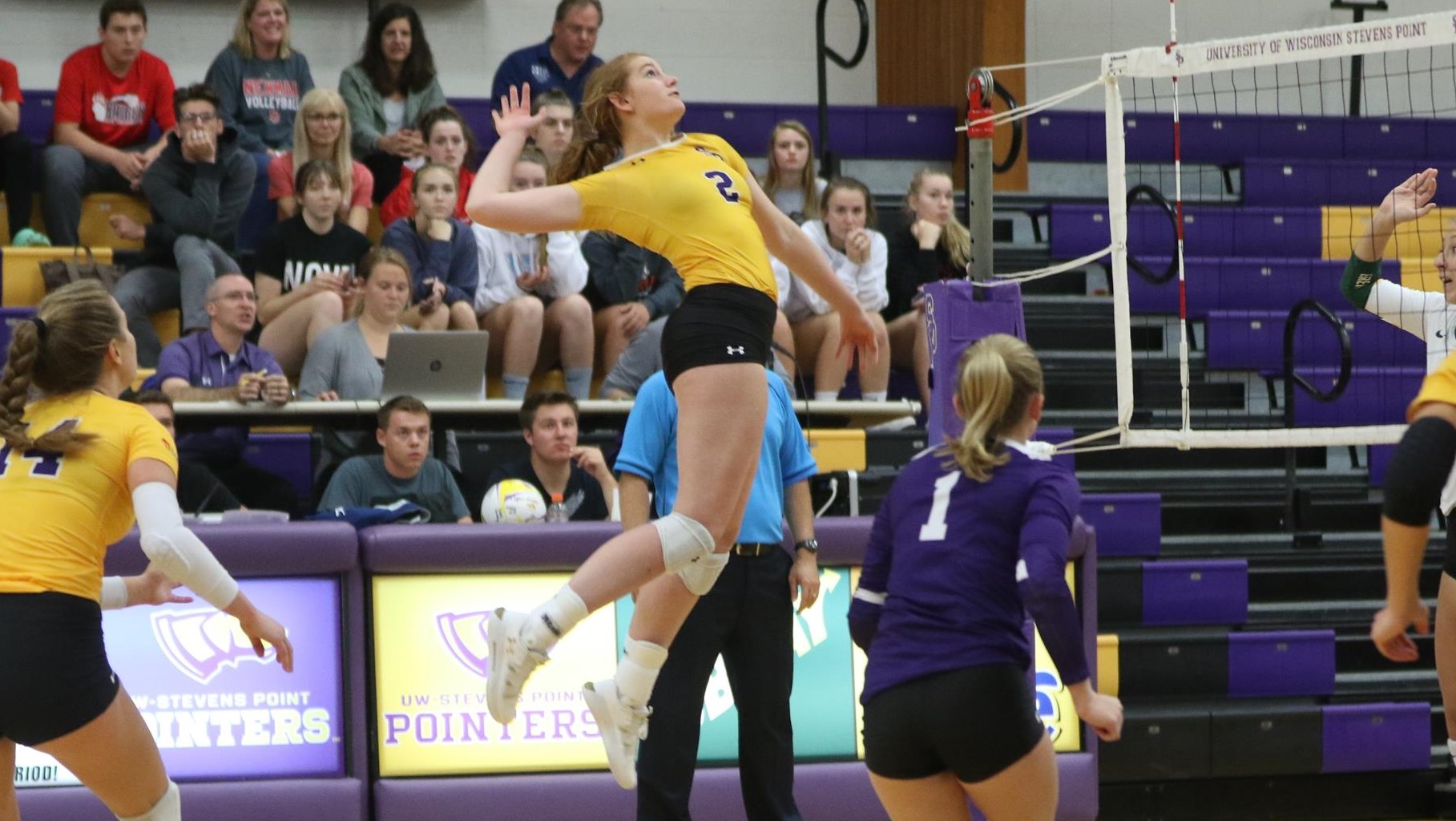 Pointers End Regular Season with Big FiveSet Victory at UWW