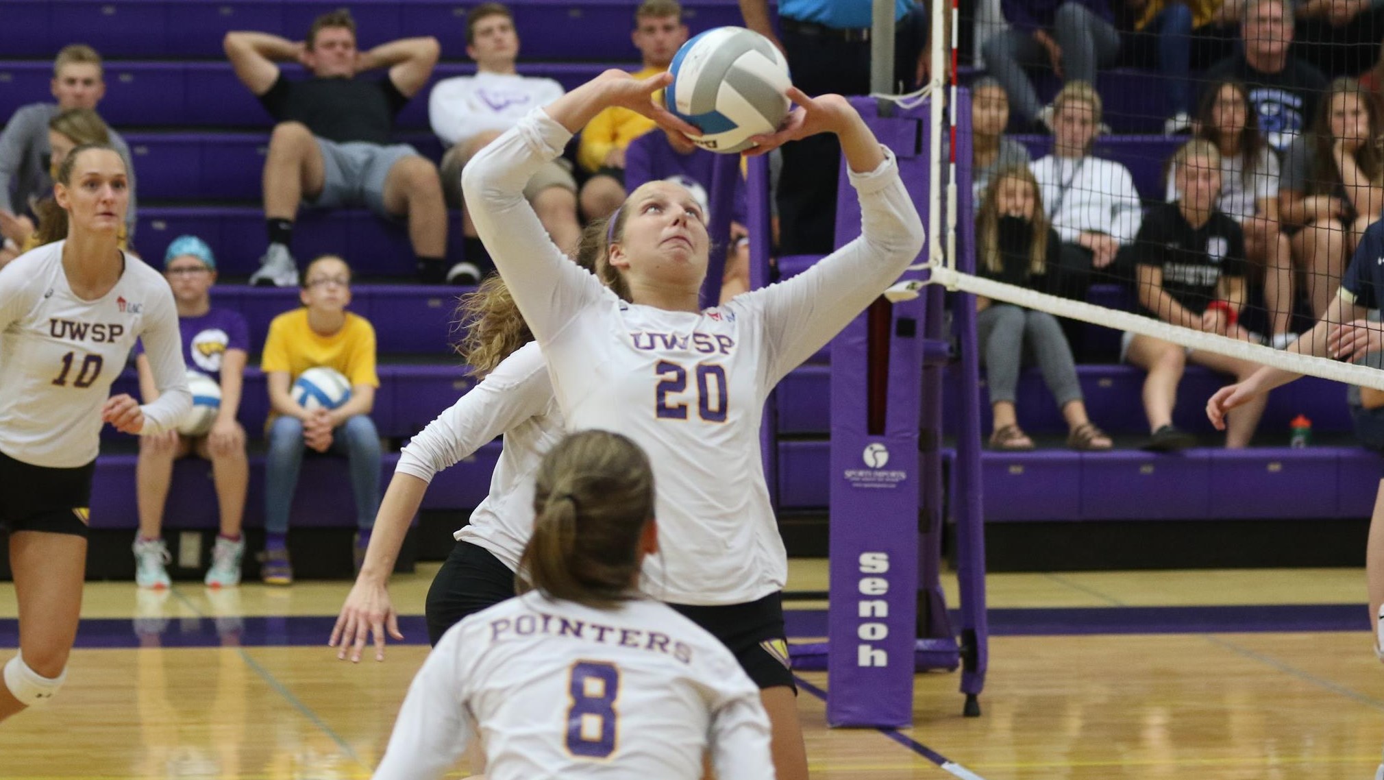 Volleyball Splits on Final Day of Pointers Invitational University of