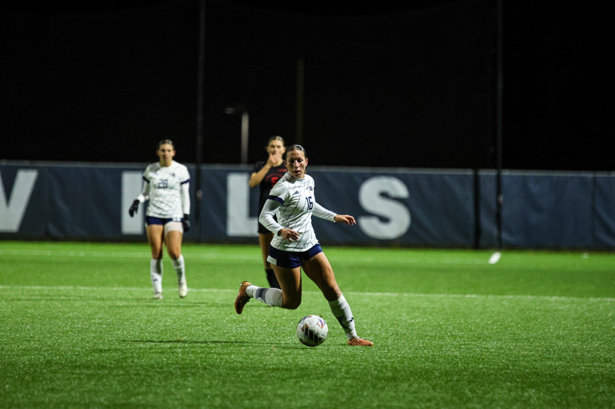 Emma controls the ball
