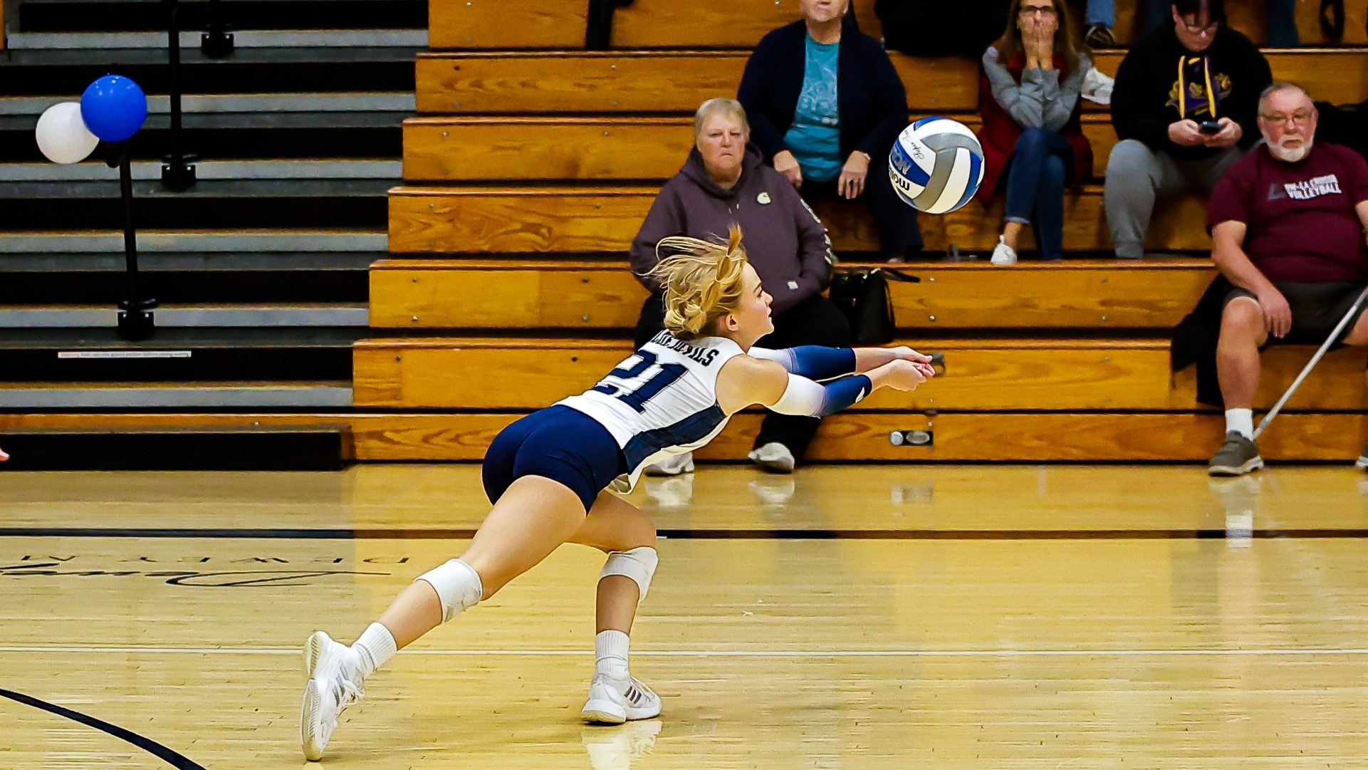 Maja dives for a dig