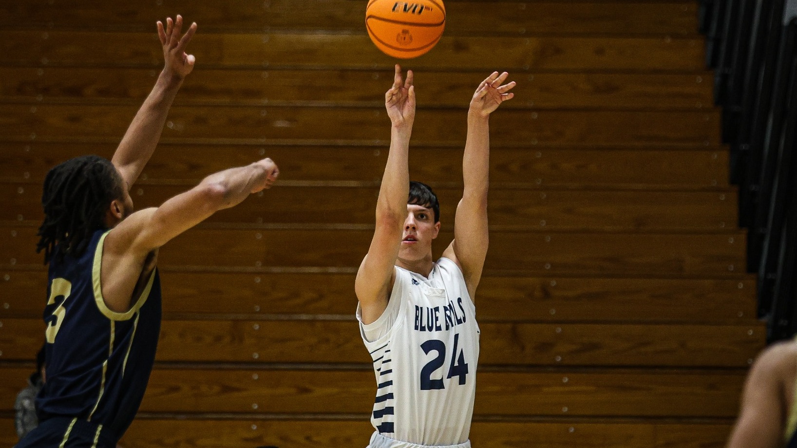 Stoik Shoots a triple