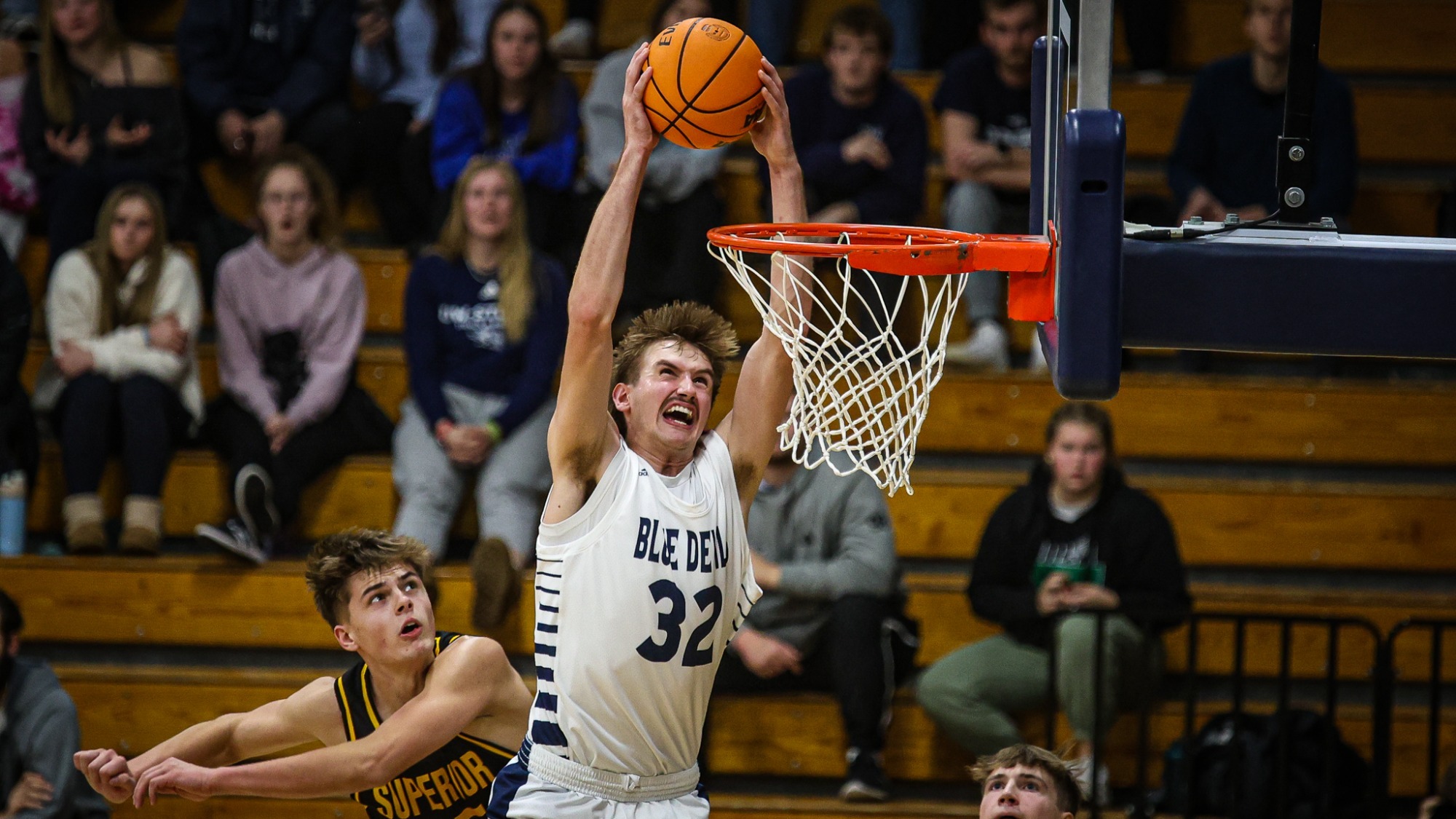 Justin Nelson gets up to dunk the ball