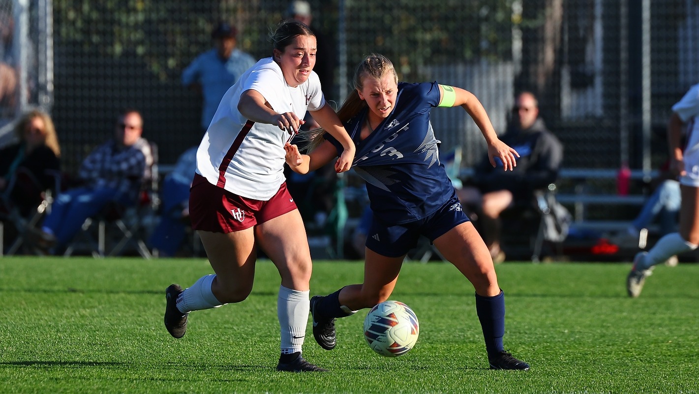 Kayla battles a hamline defender