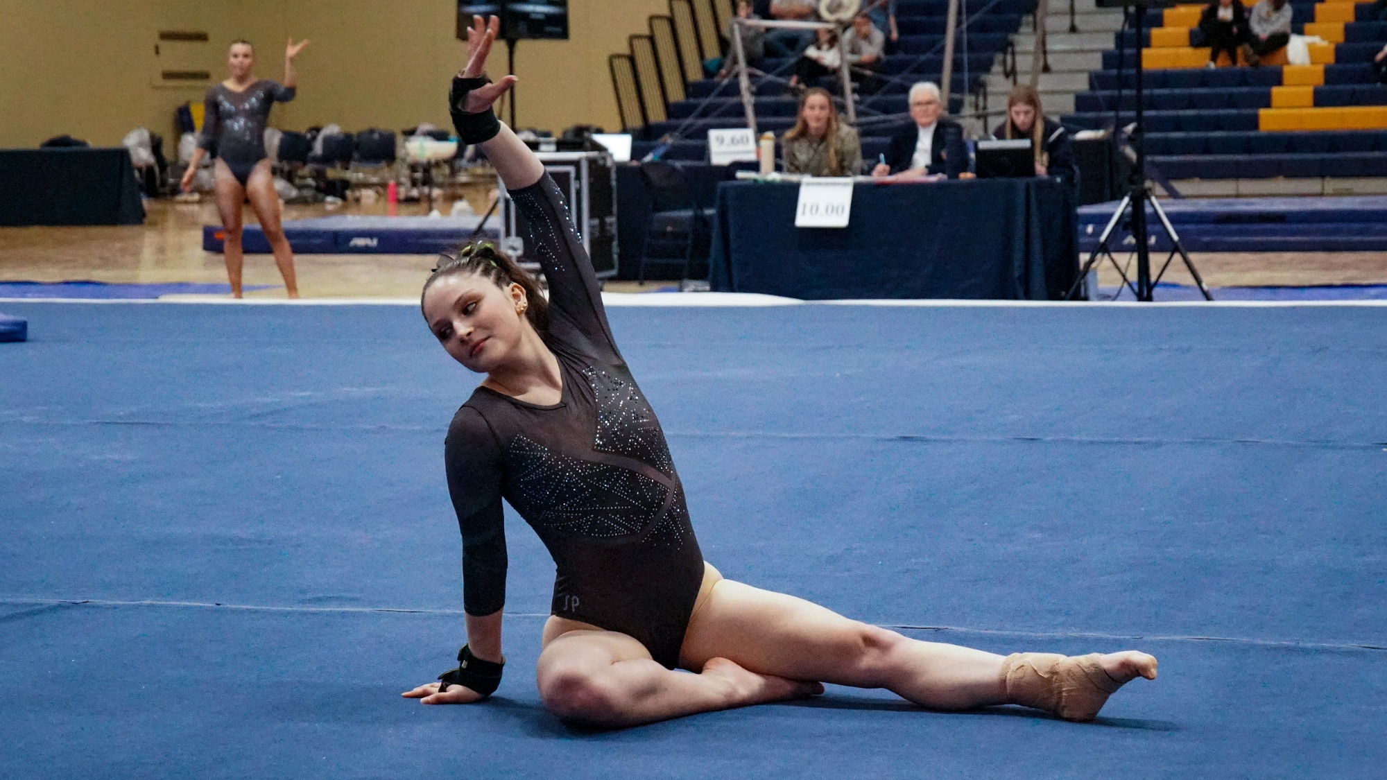 Jess Qualich competes on the floor at UWEC