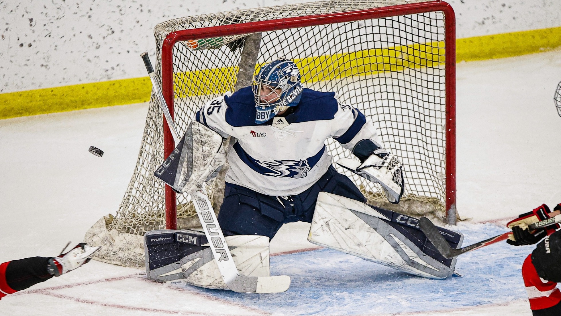 Sebby shuts the door vs UWRF