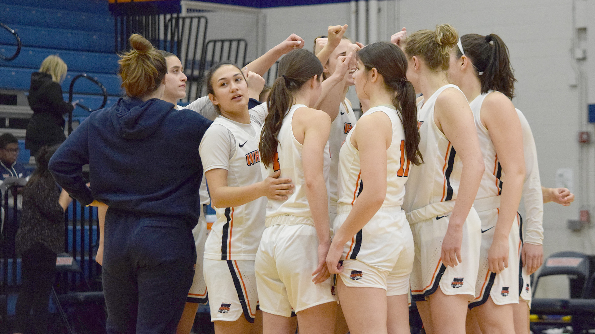 Women's basketball bows out of CCIW Tournament with quarterfinal loss