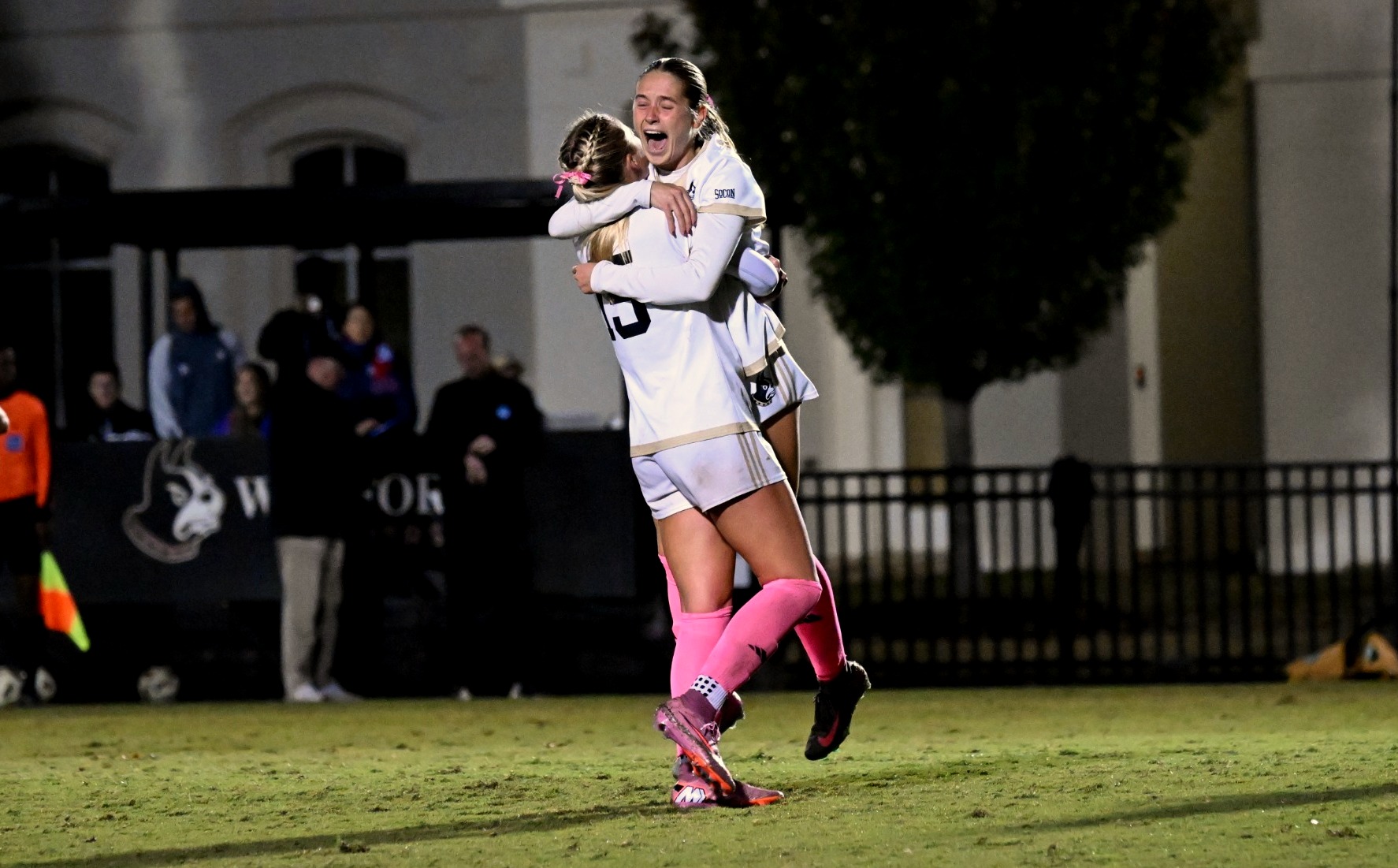 WSOC 10.28_SOCONTOURNEY