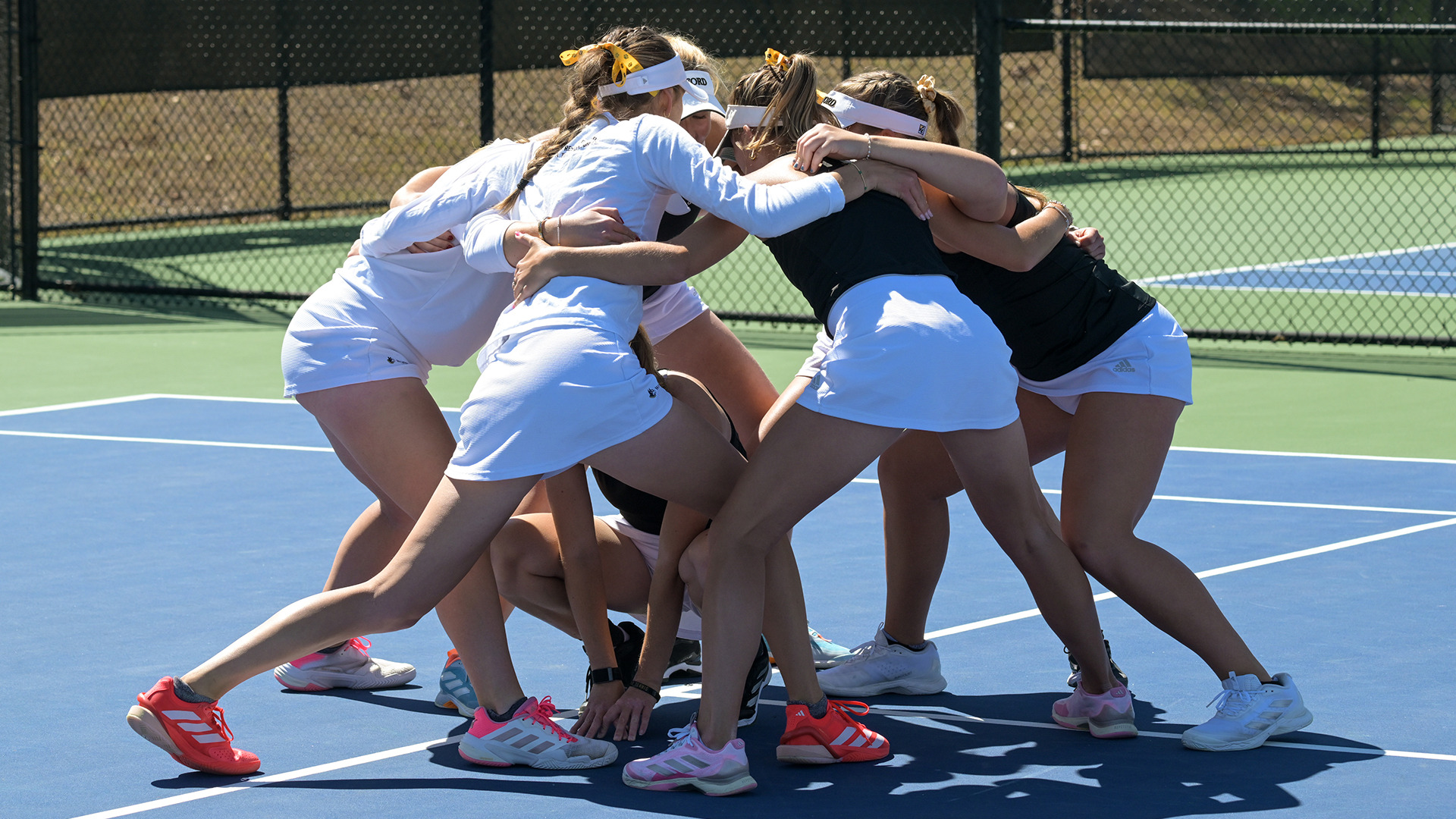 2026 Womens tennis huddle