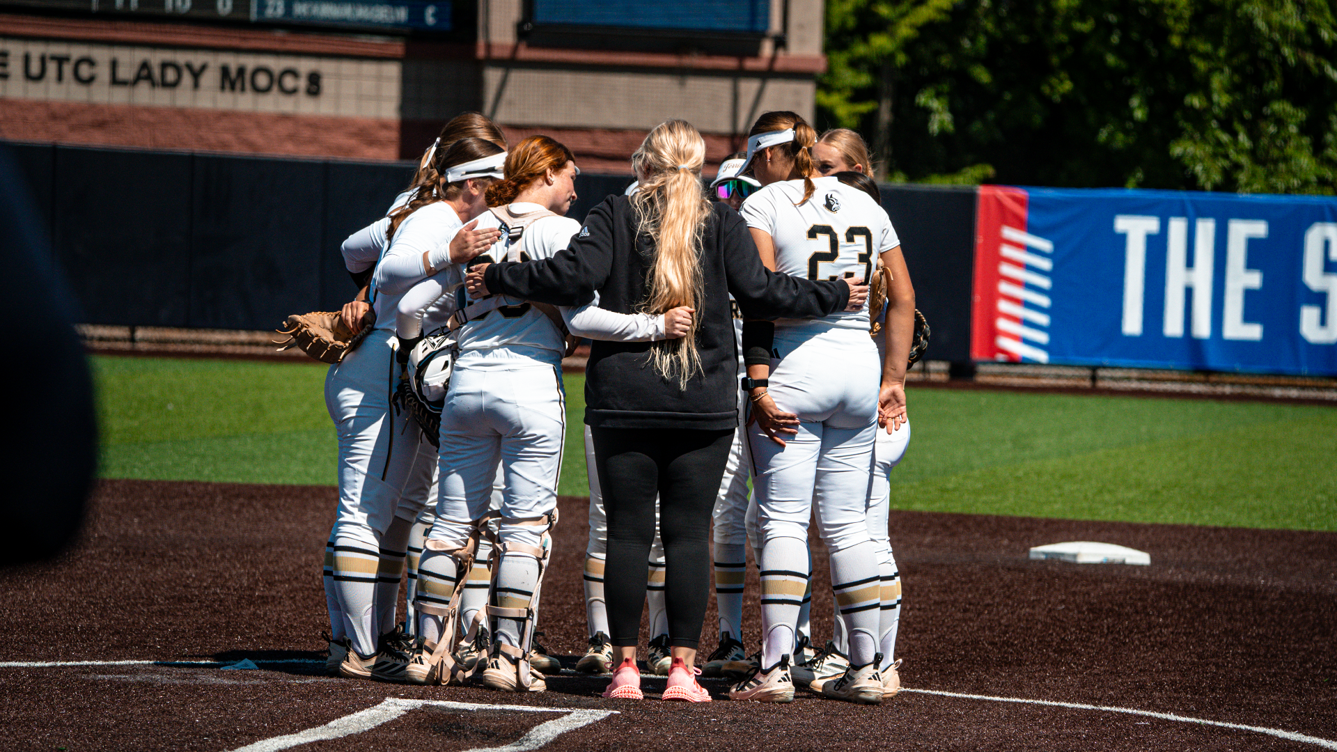Huddle vs. UNCG 5-8
