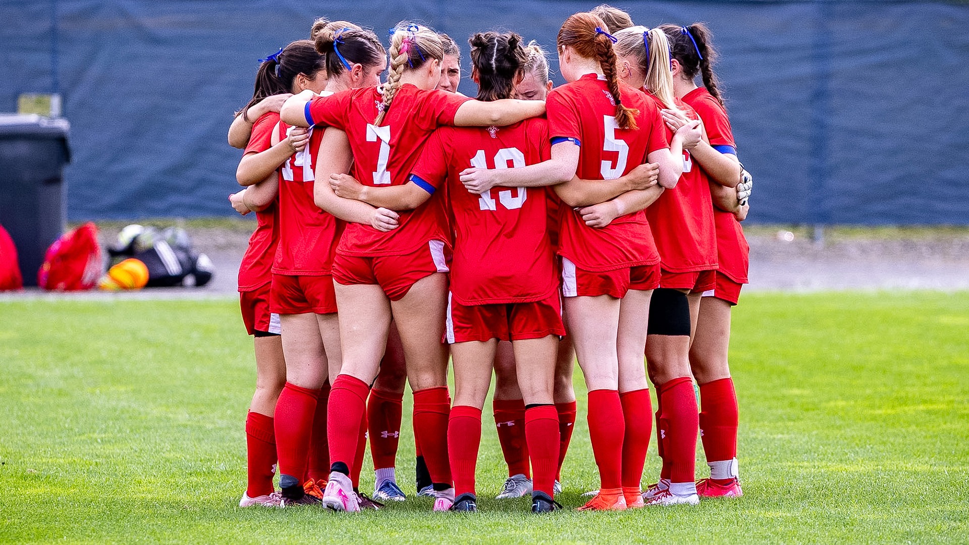 Team Huddle-WPI Women's Soccer-2026