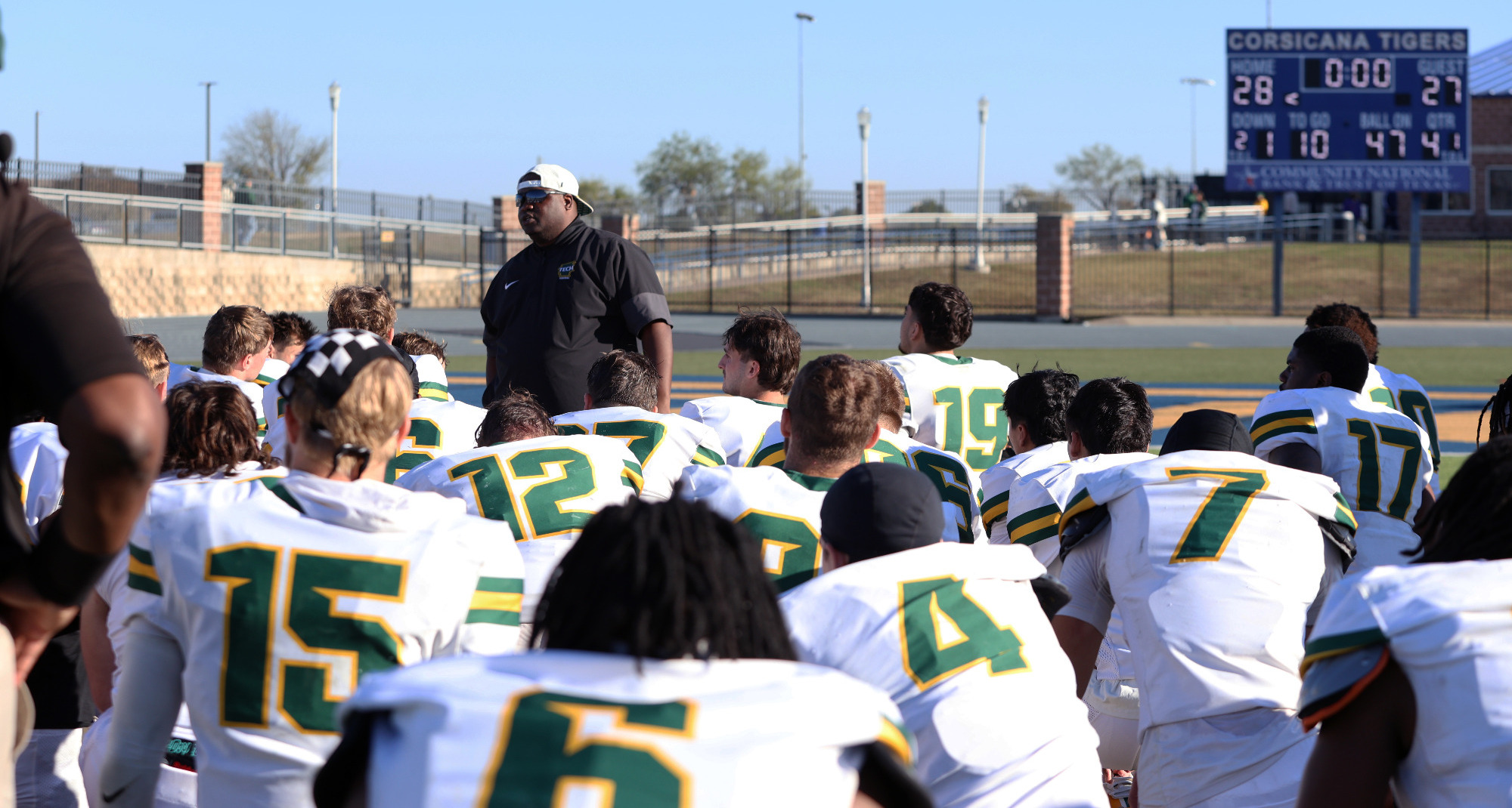 Roy Thompson with team following bowl game (2025)