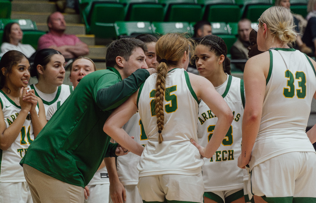Ellis in team huddle