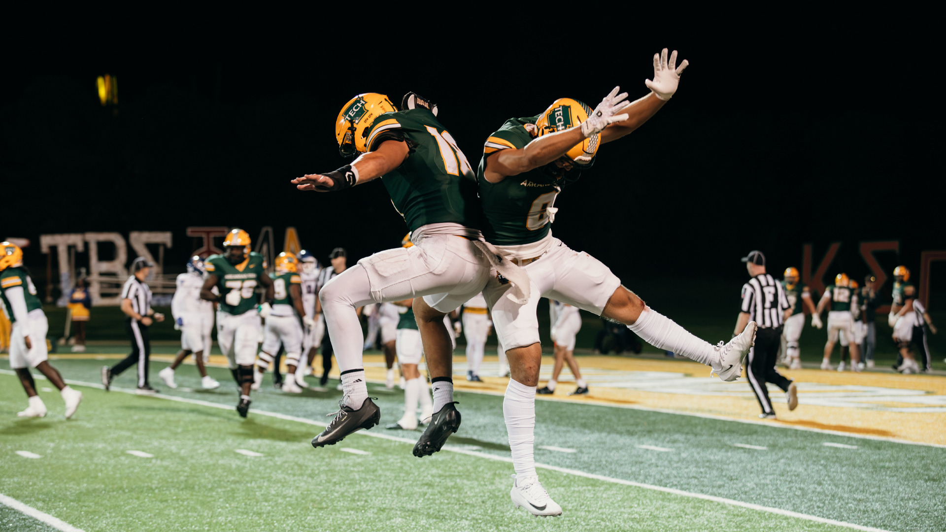 Kolbey Ballowe and Trey Nelson jump celebration vs. SAU (10-17-26)