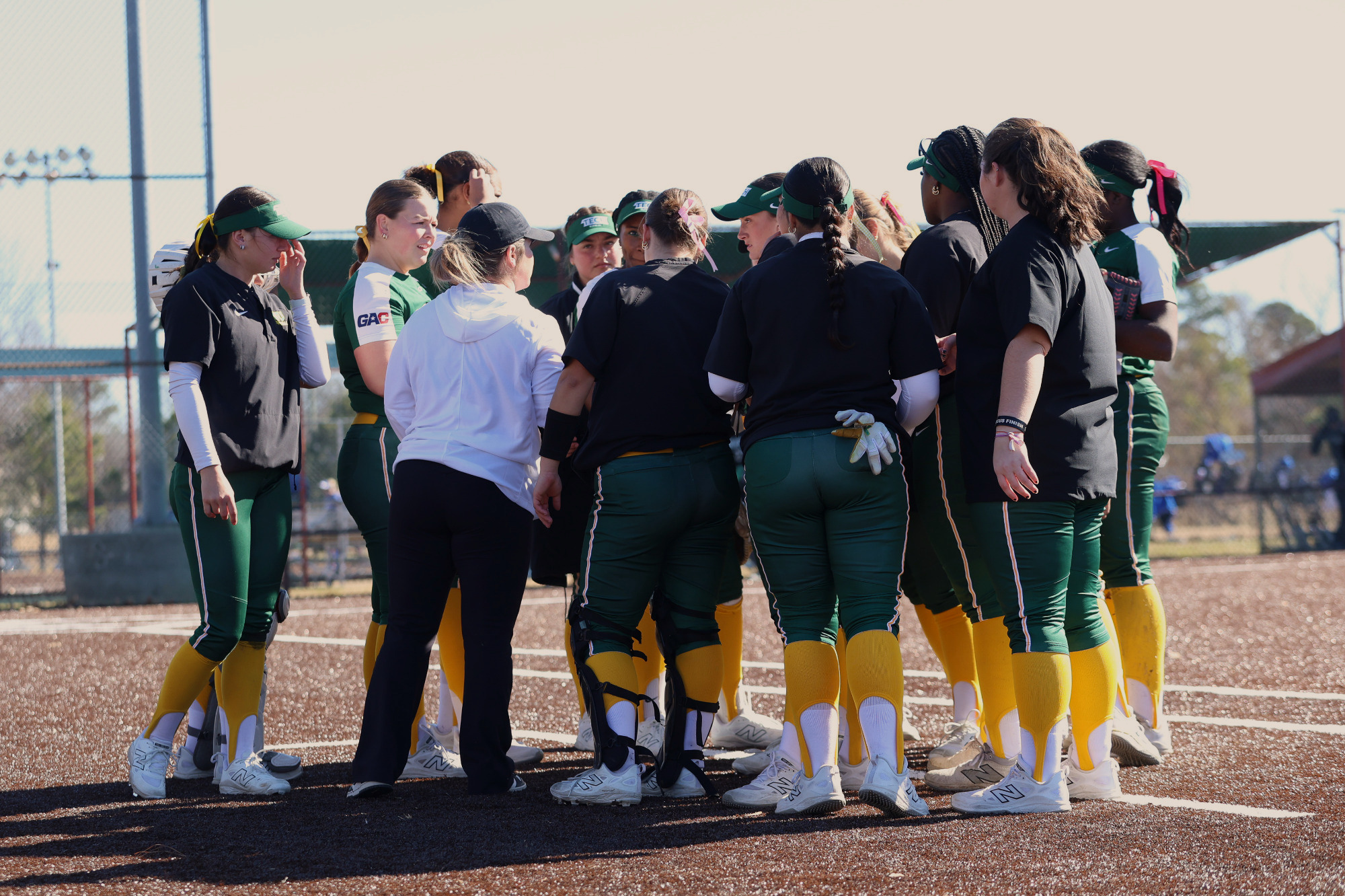 softball inning huddle at Alvy Early Memorial Classic