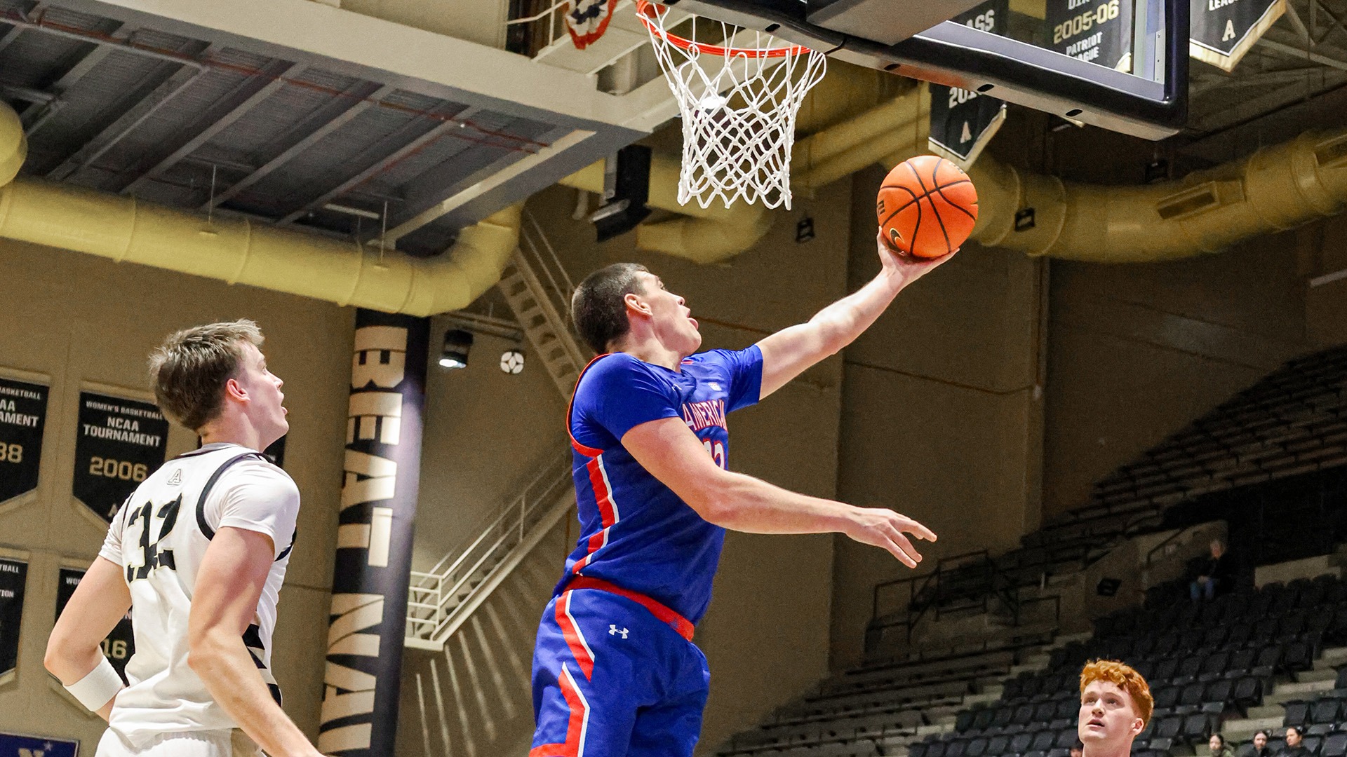 Julen Iturbe going up for a layup in a men's basketball game at Army