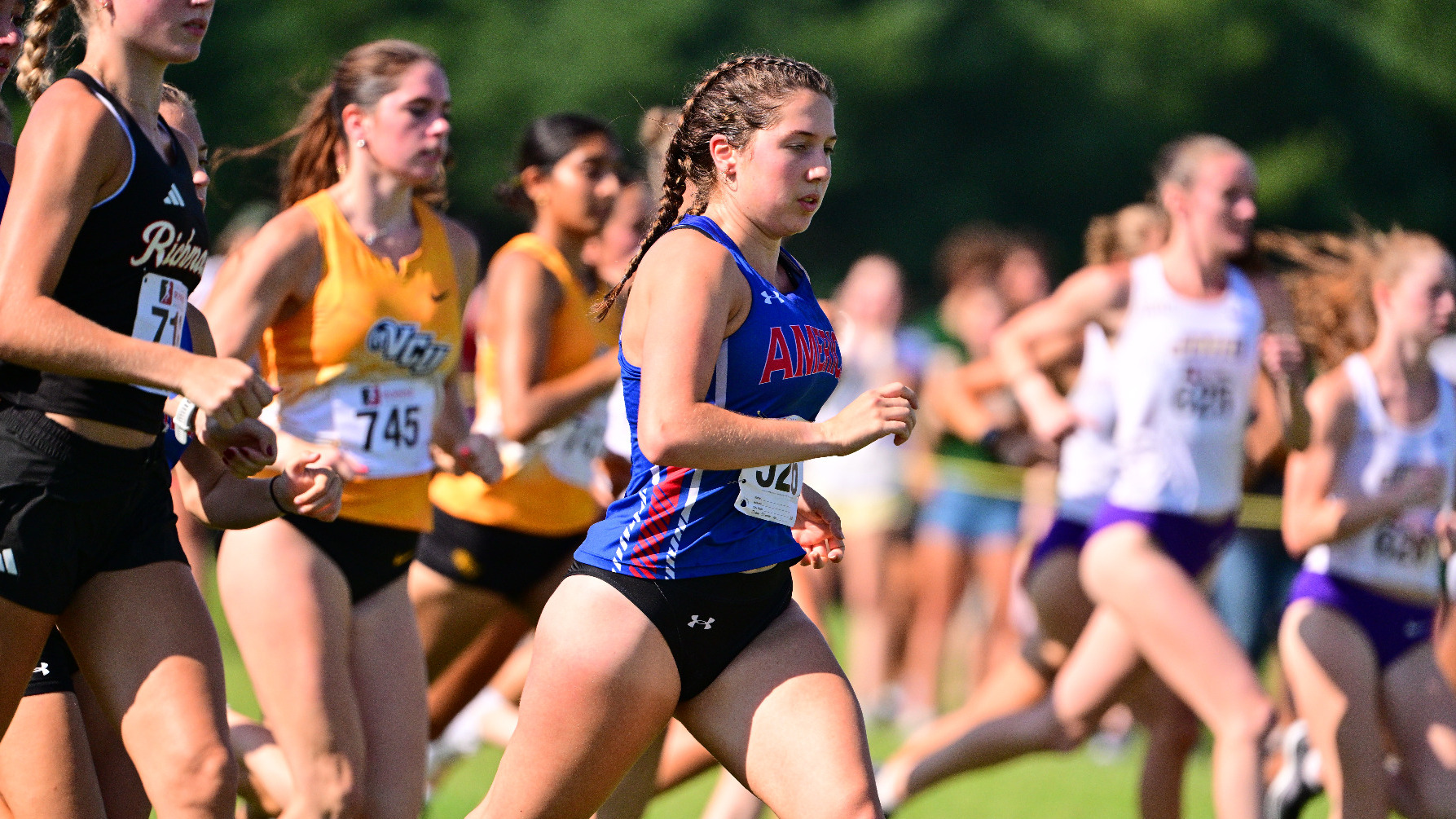 Zoe Rector running off the starting line at the Richmond Spider Alumni Open. 