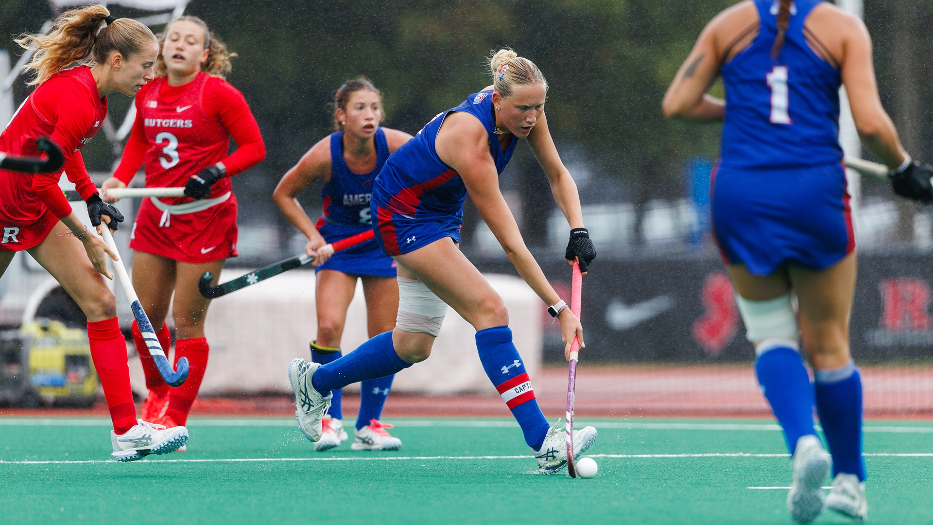 Sophie Willemse playing field hockey at Rutgers