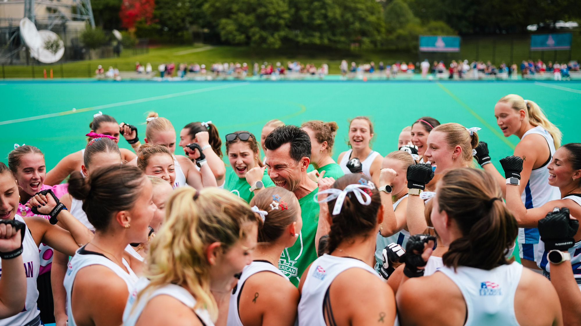 Field hockey team huddle before Colgate.