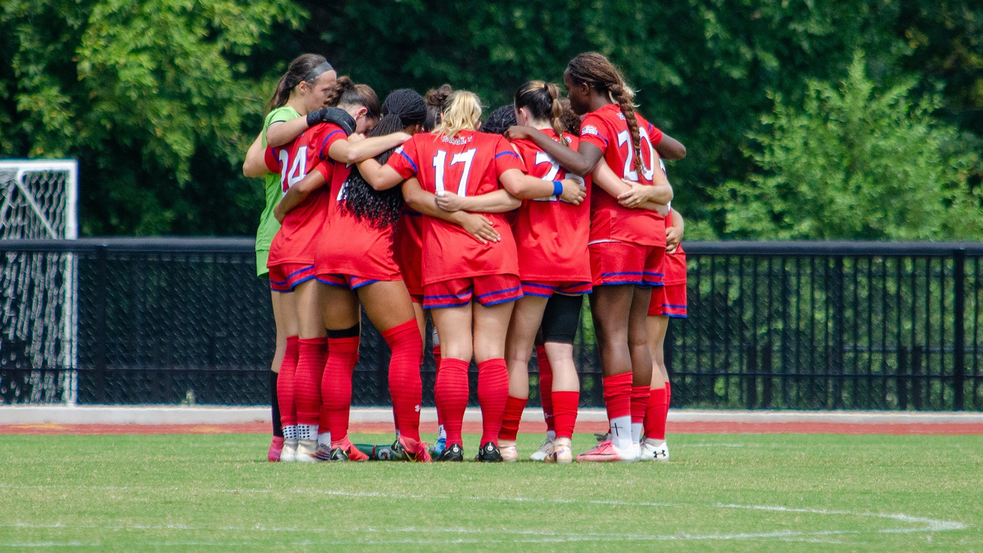 women's soccer players huddled up