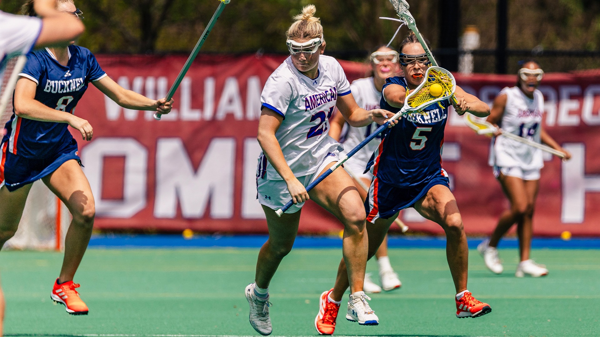 Kellie Linehan carrying the ball in a lacrosse game.