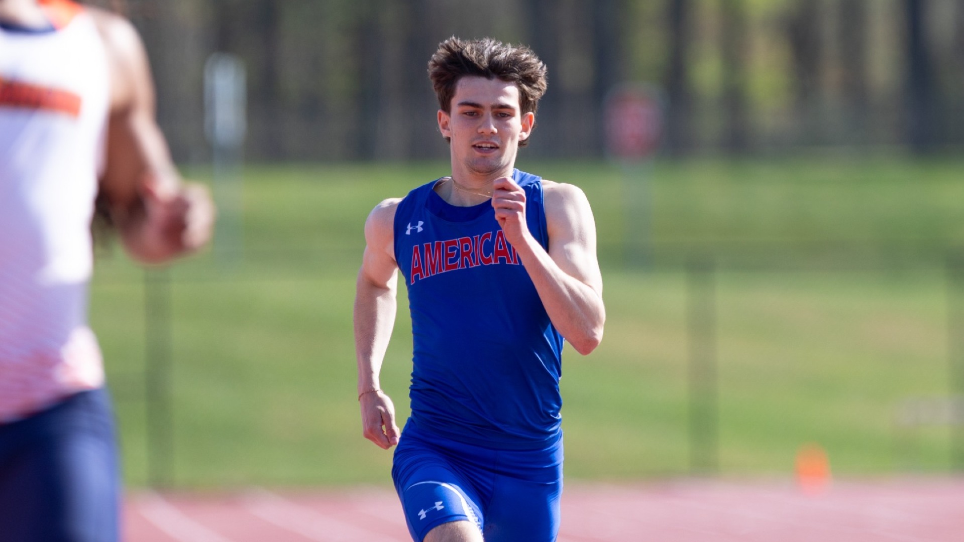 Emilio Hooper races the 200 at the George Mason Dalton Ebanks Invitational