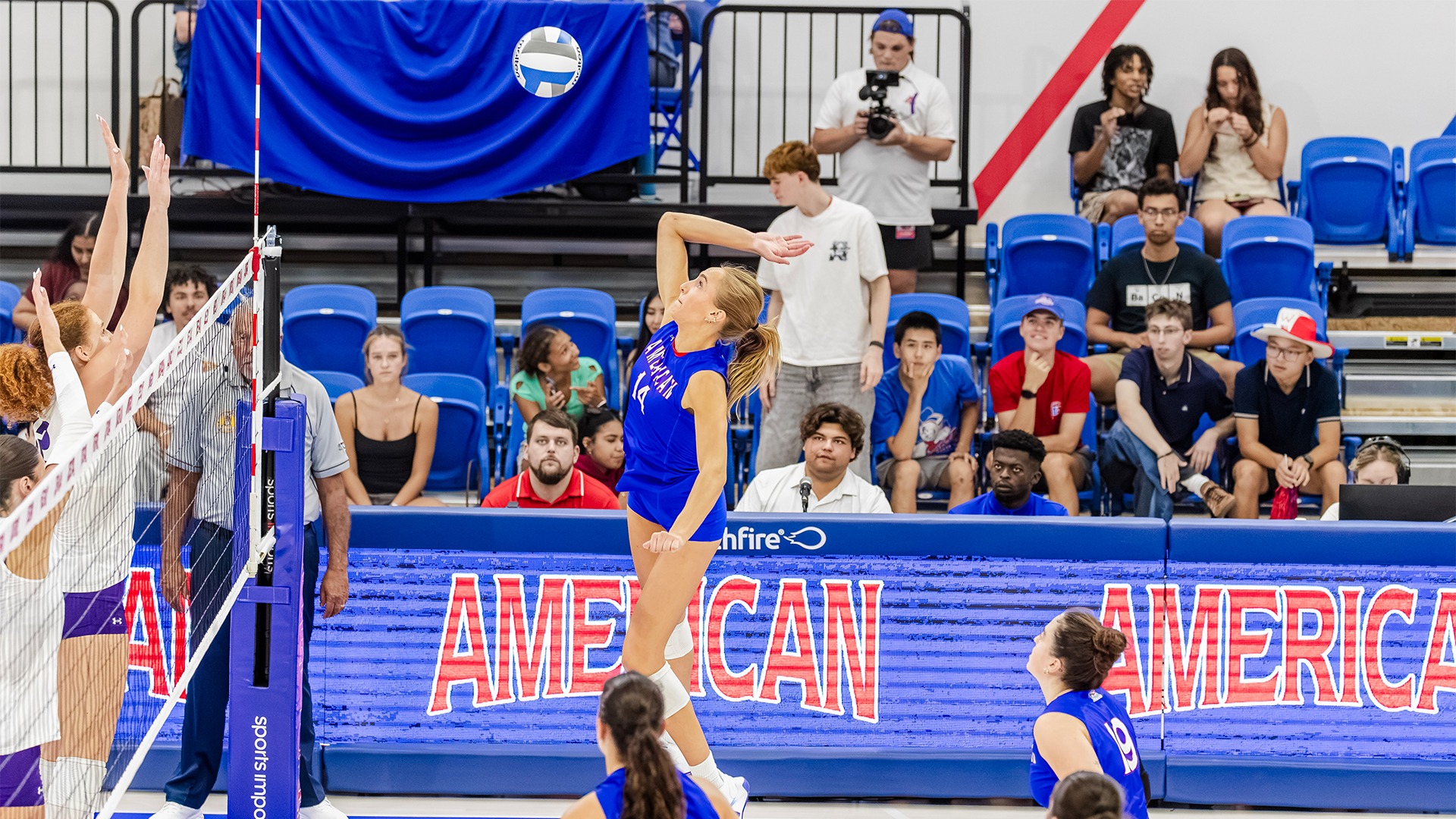 Elise Sterling jumping for an attack attempt.