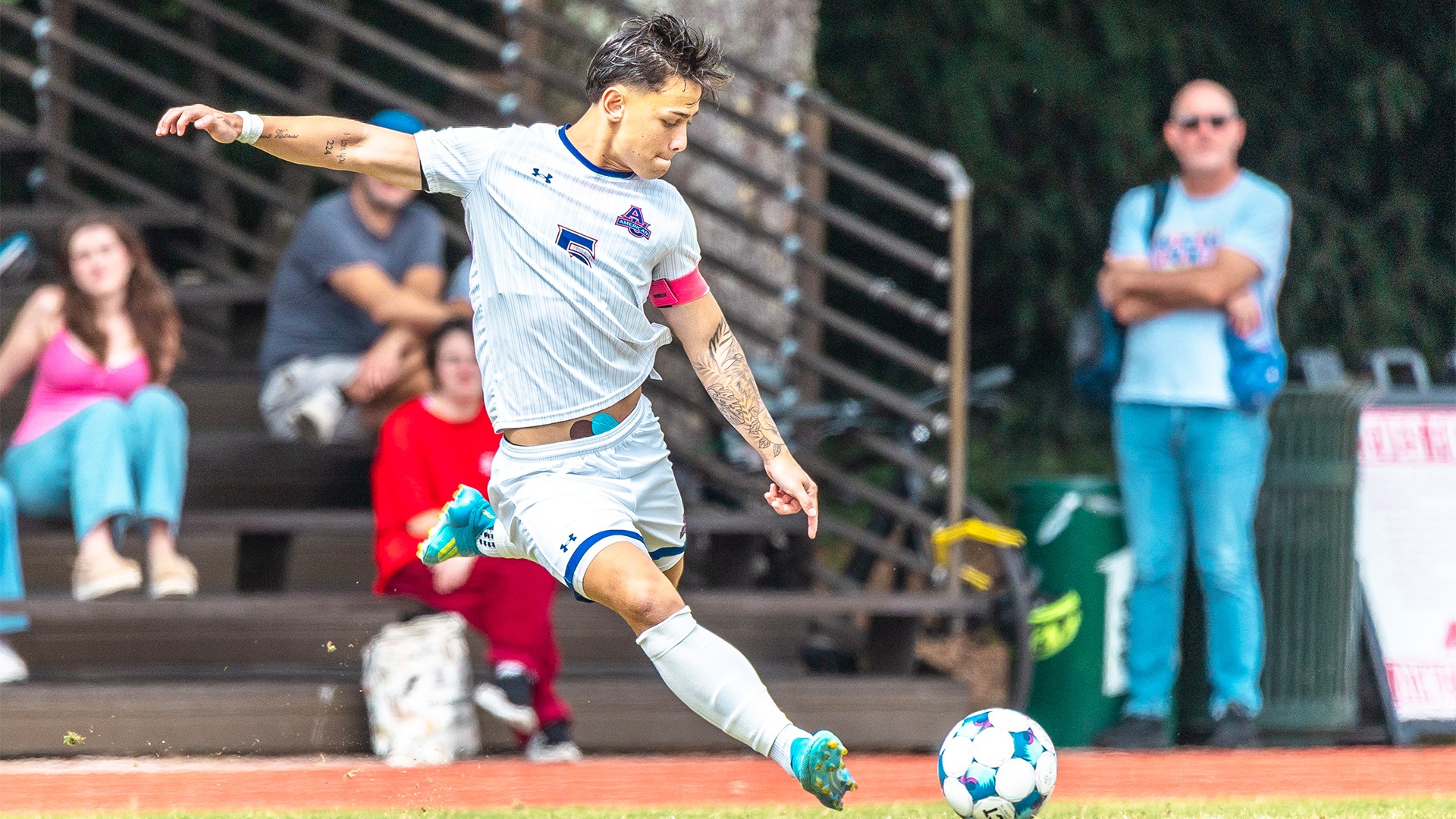 Kobe Keomany kicking the ball.