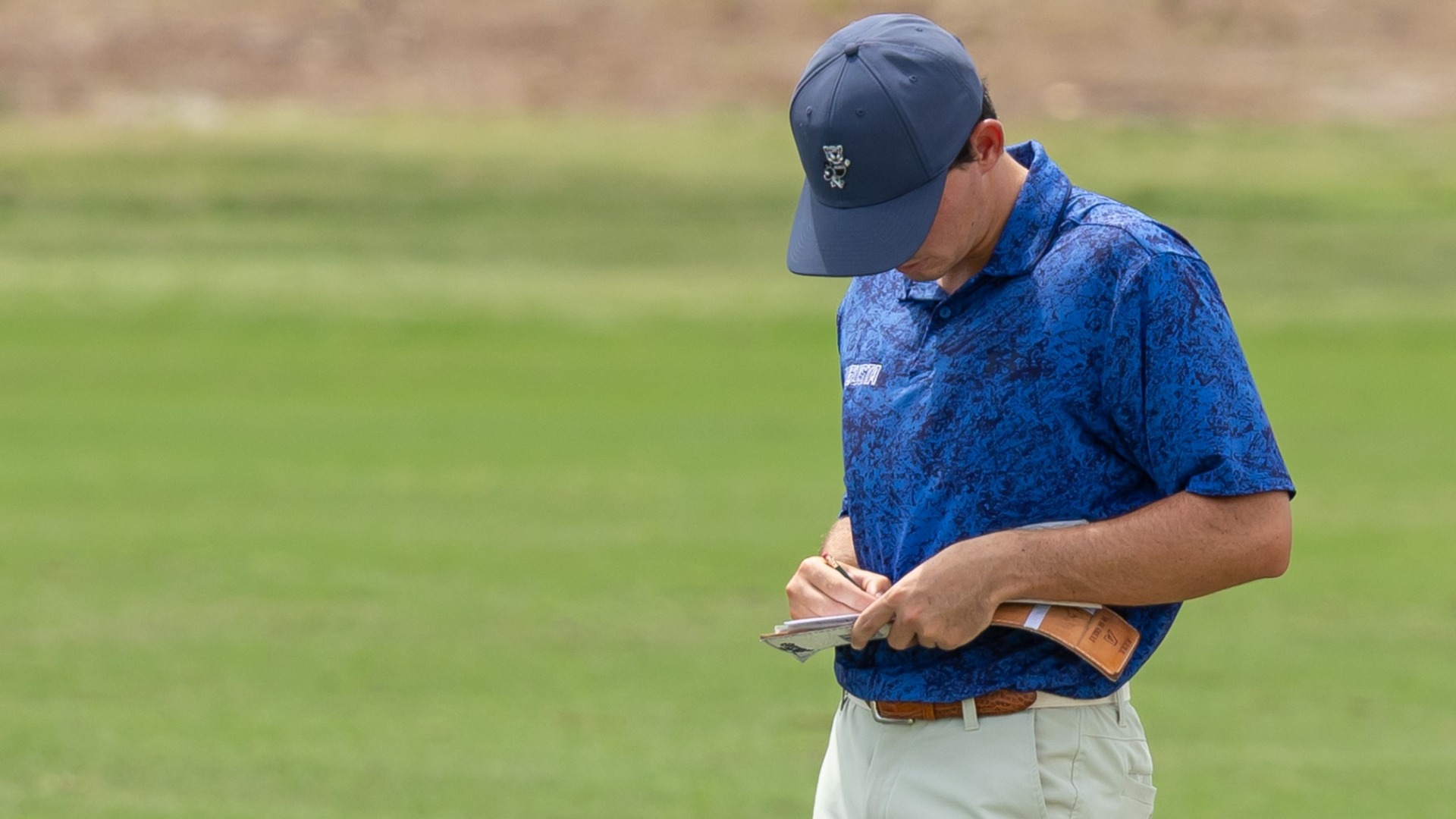 Golfer Stefan Jacobs writes down a score