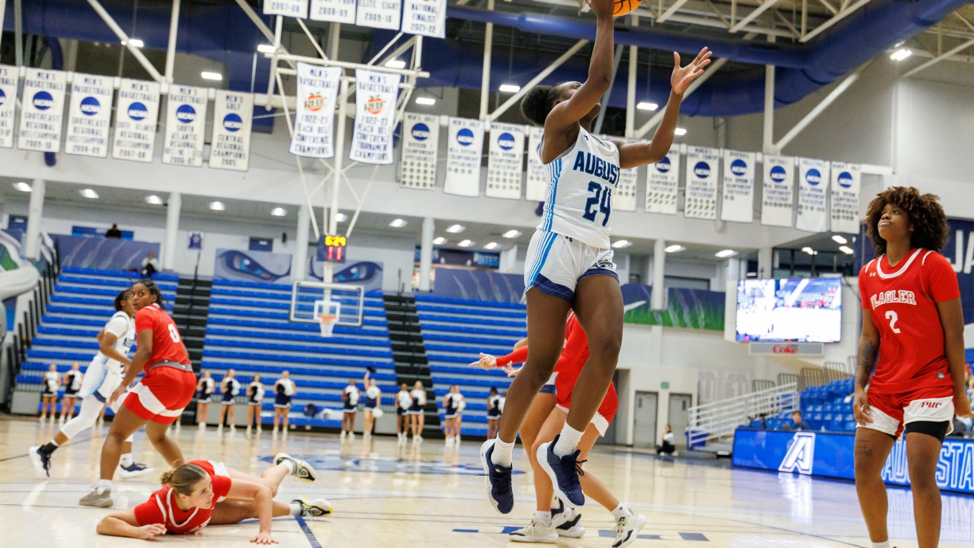 Quinasia Abercrombie goes up for a layup