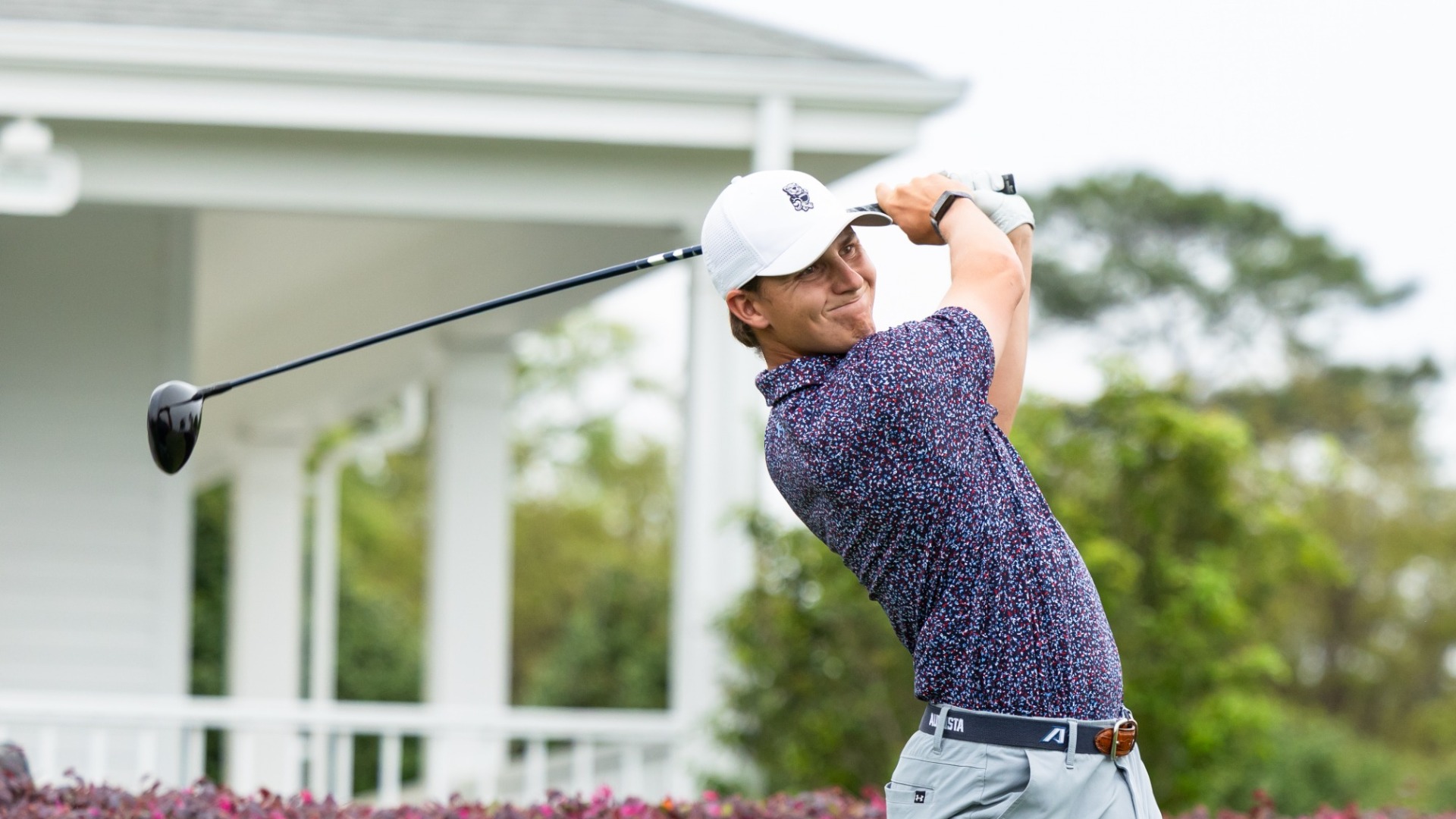 Pieter Rossouw Jr hits a shot