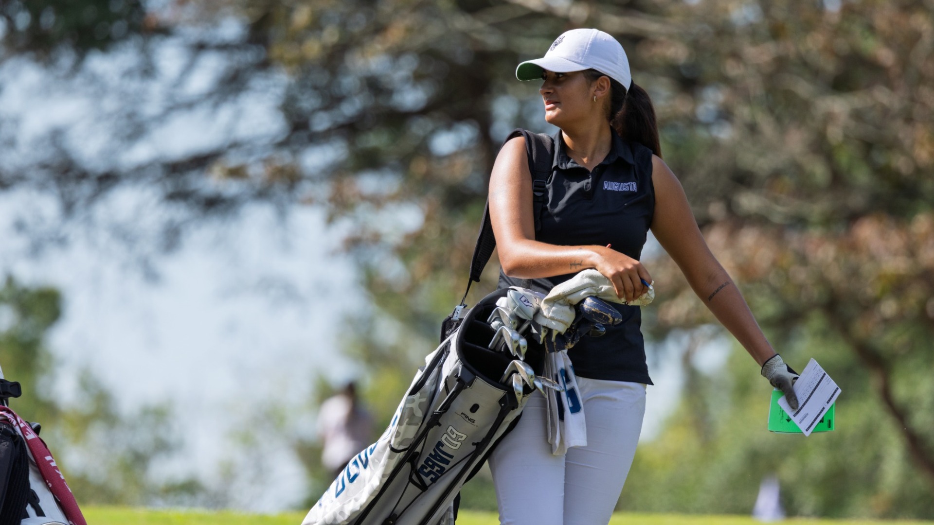 Sofia Valera with her golf bag