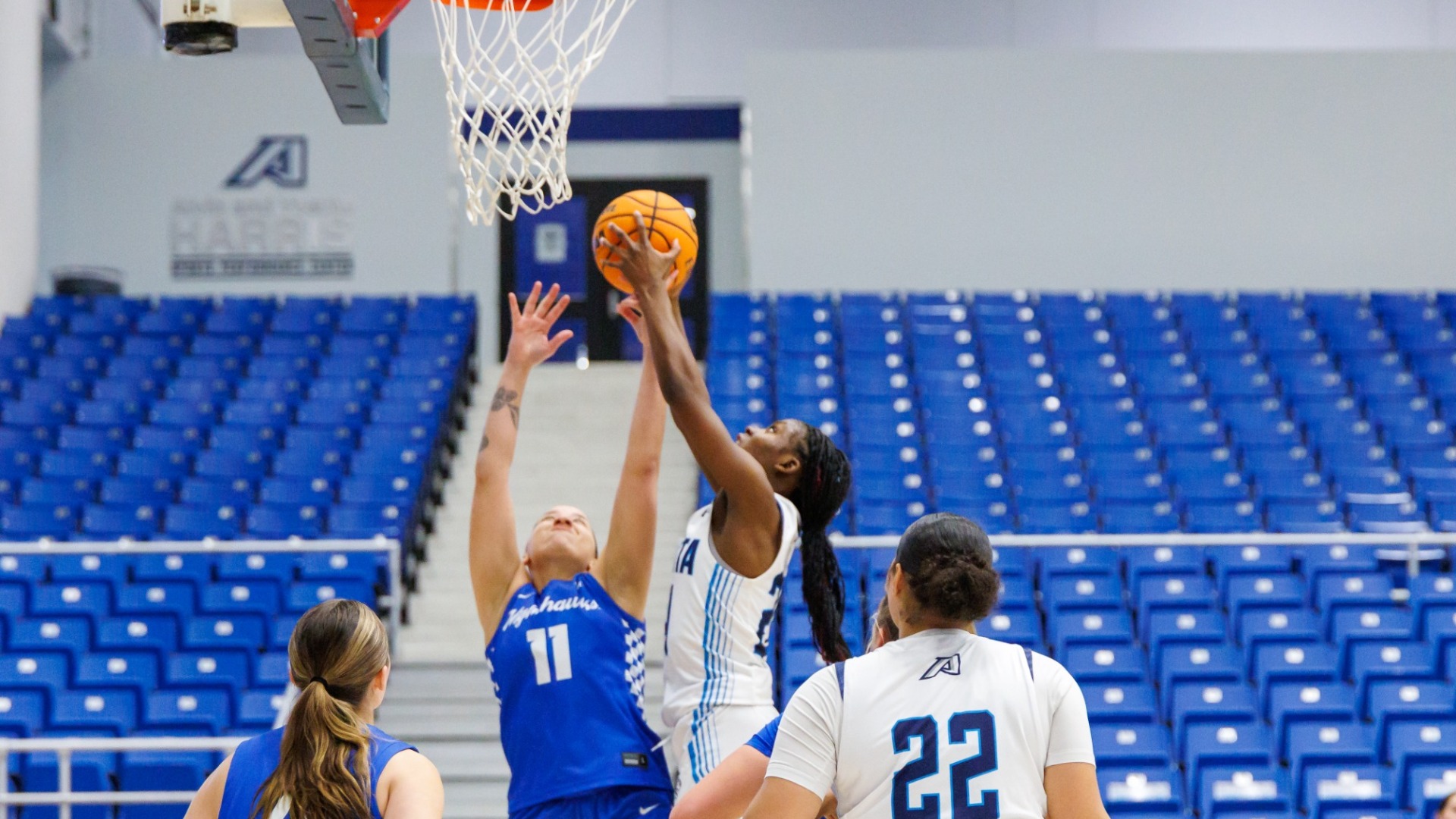 Quinasia Abercrombie goes up for a shot