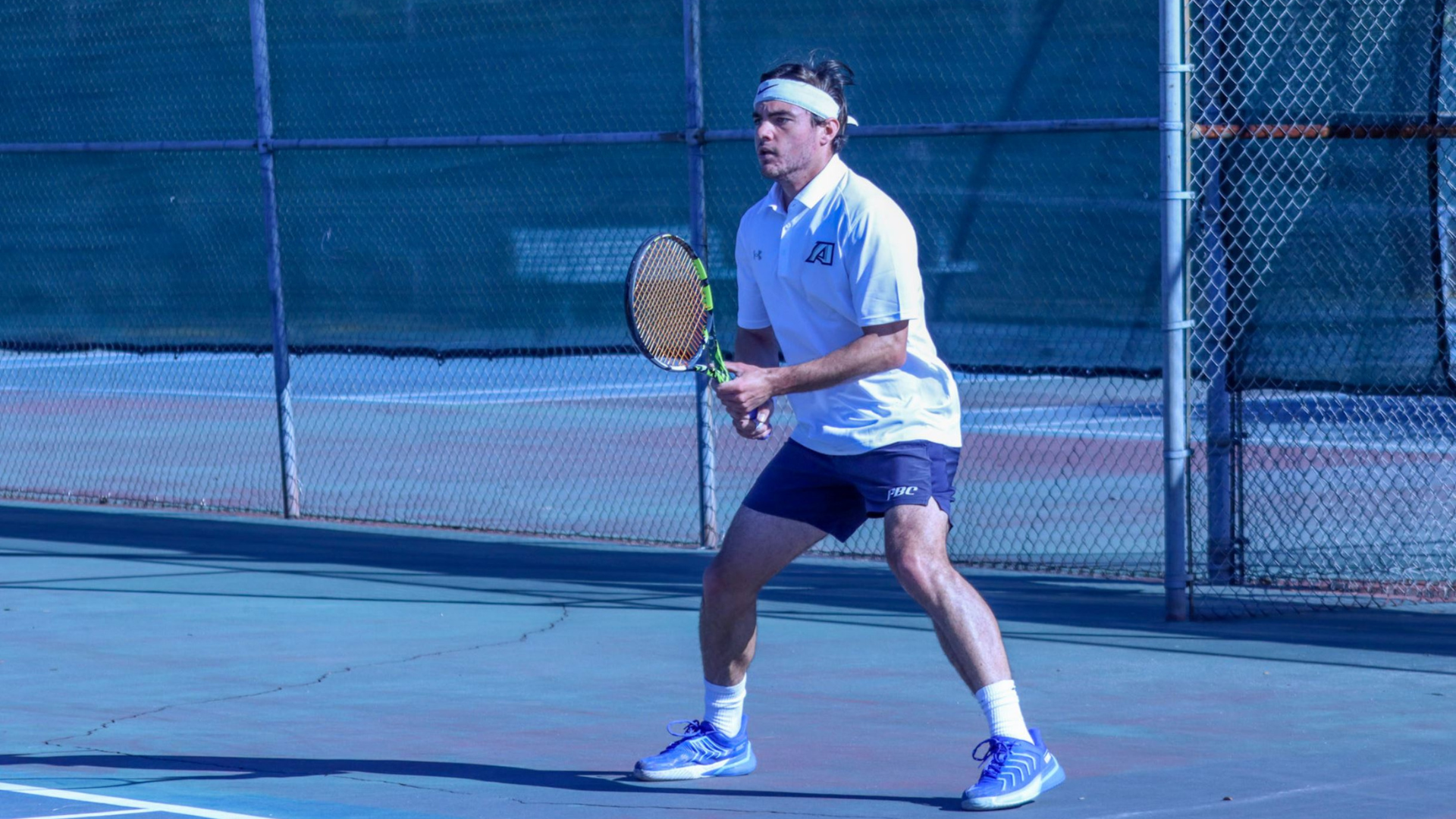 David Perret prepping to receive a serve