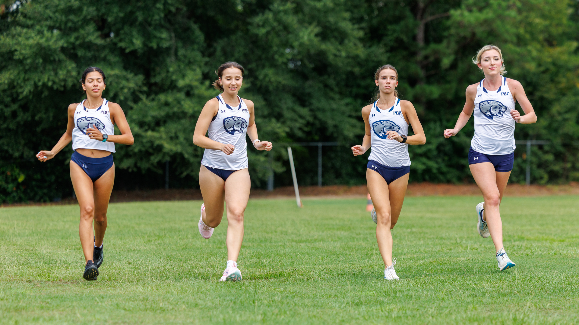 2026 womens cross country runners