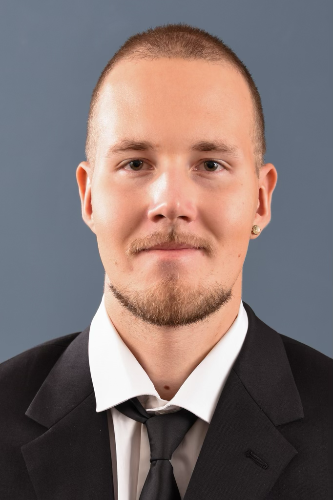 Oliver Saarinen Headshot