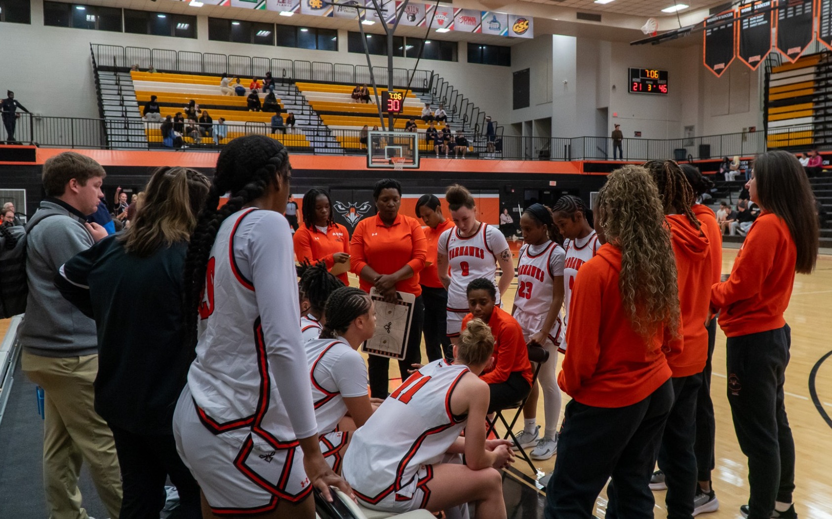 WBB Huddle vs Lee