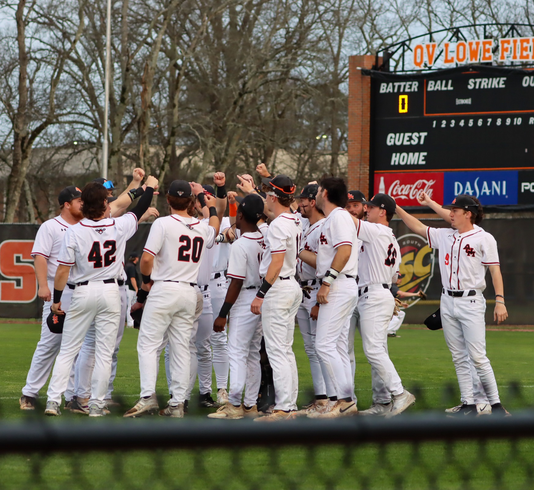 Baseball Huddle vs UWA