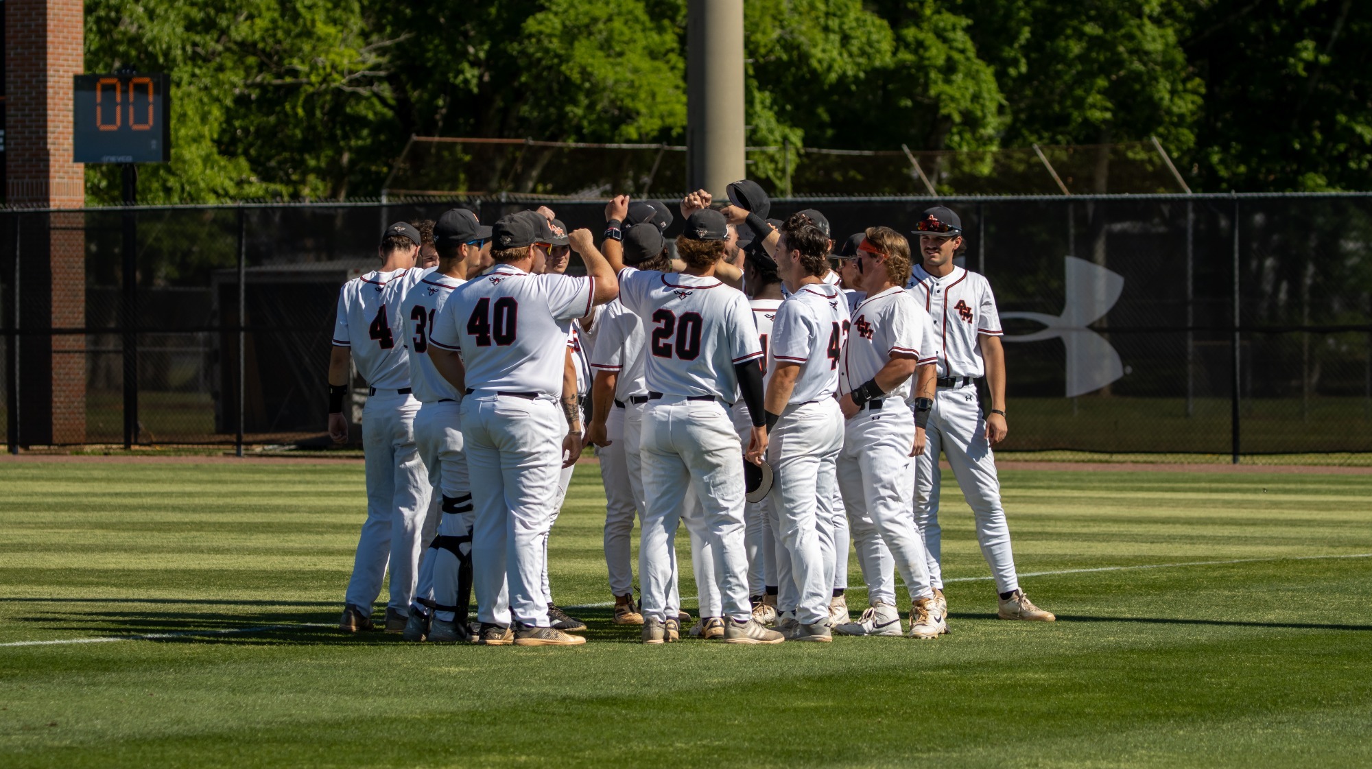 Baseball Huddle vs MU