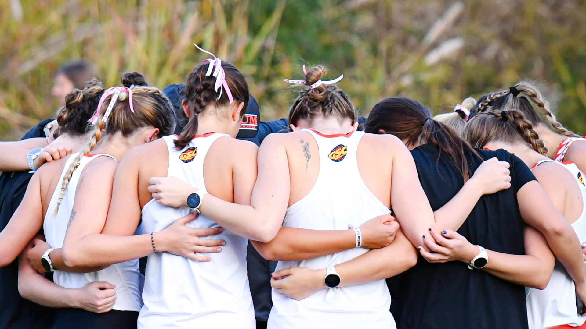 Women's XC Group Huddle 2
