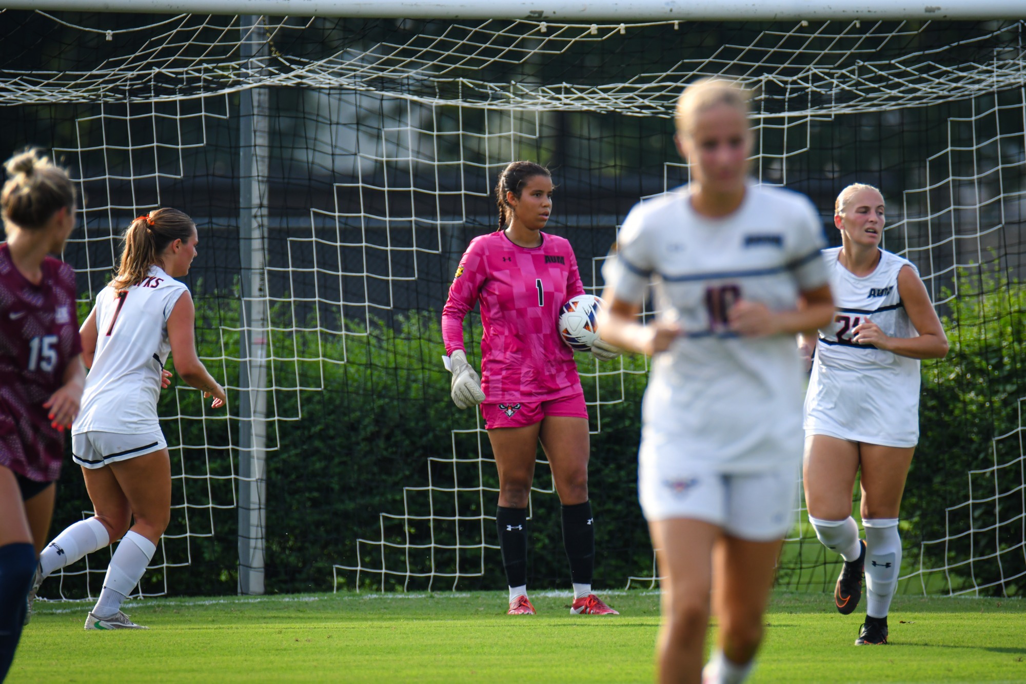 Leslie Azouer vs Lee in goal