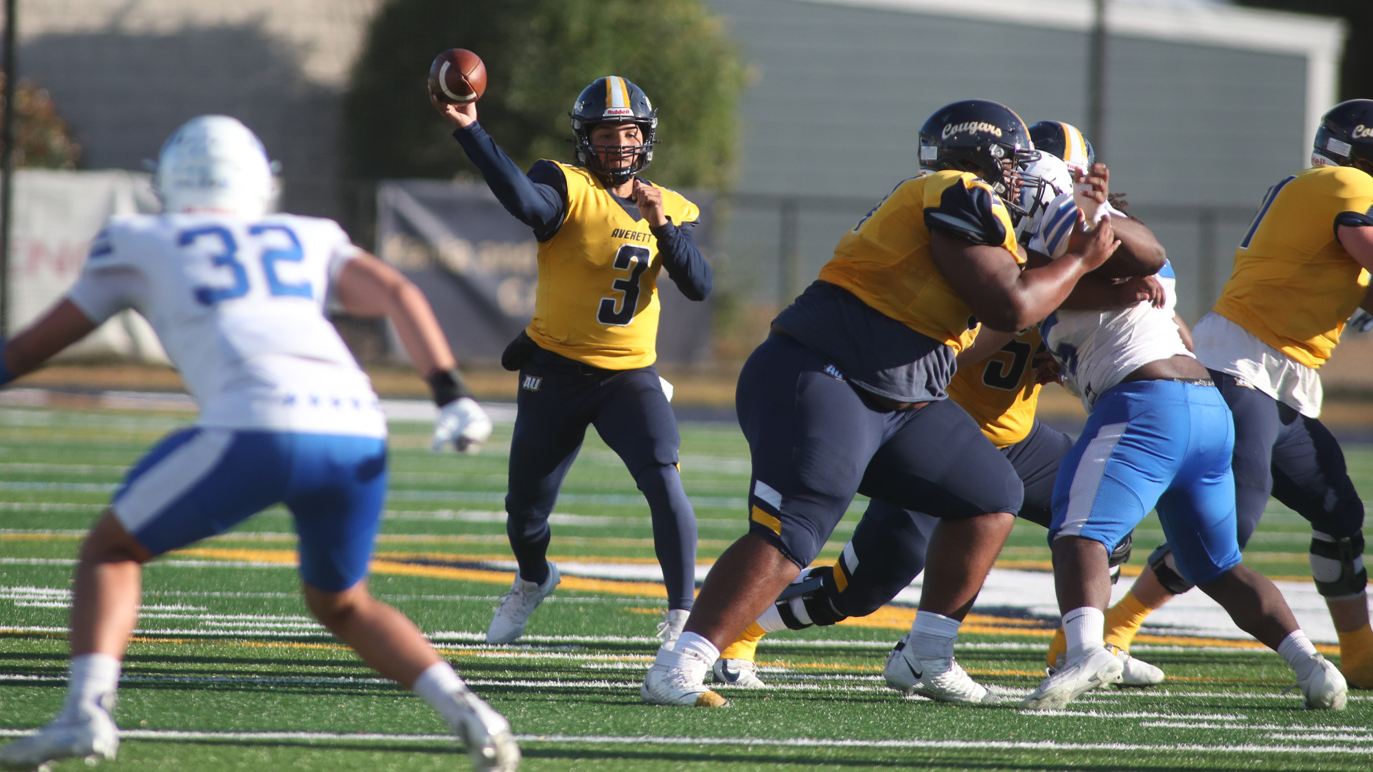 Brandon Saunders football 110125