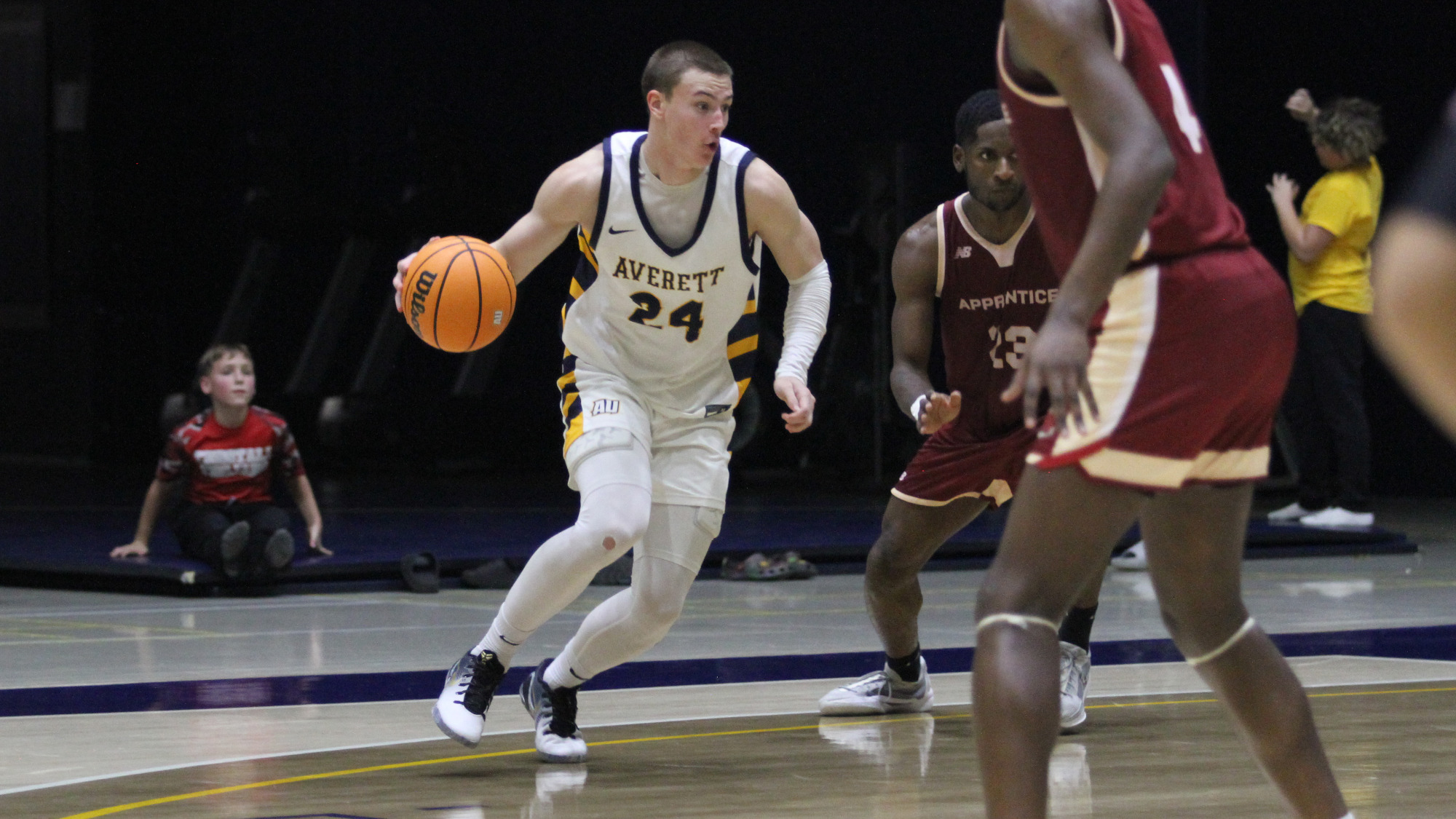 Zach Skogen mens basketball 112225 DW