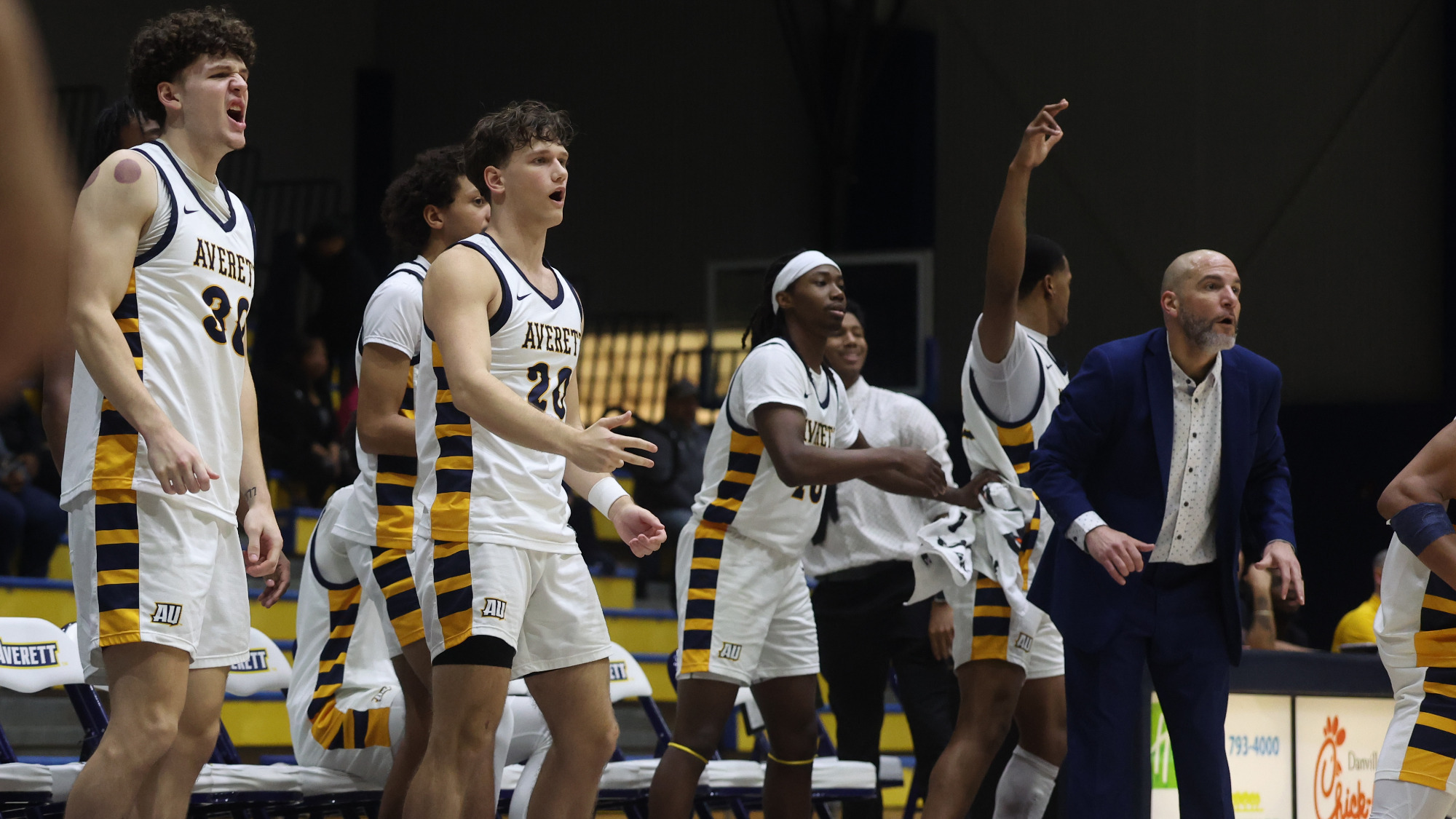 David Doino Carter Cornett Sully Gay Blair Crumbie mens basketball bench 011026