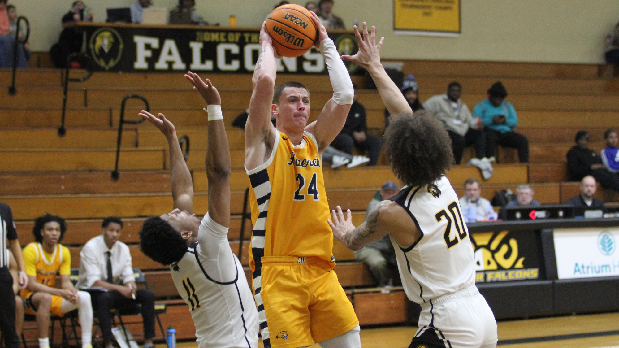 Zach Skogen mens basketball 123025 DW