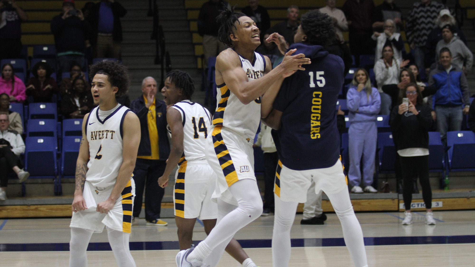 Jackson Sellars celebration mens basketball team 010725