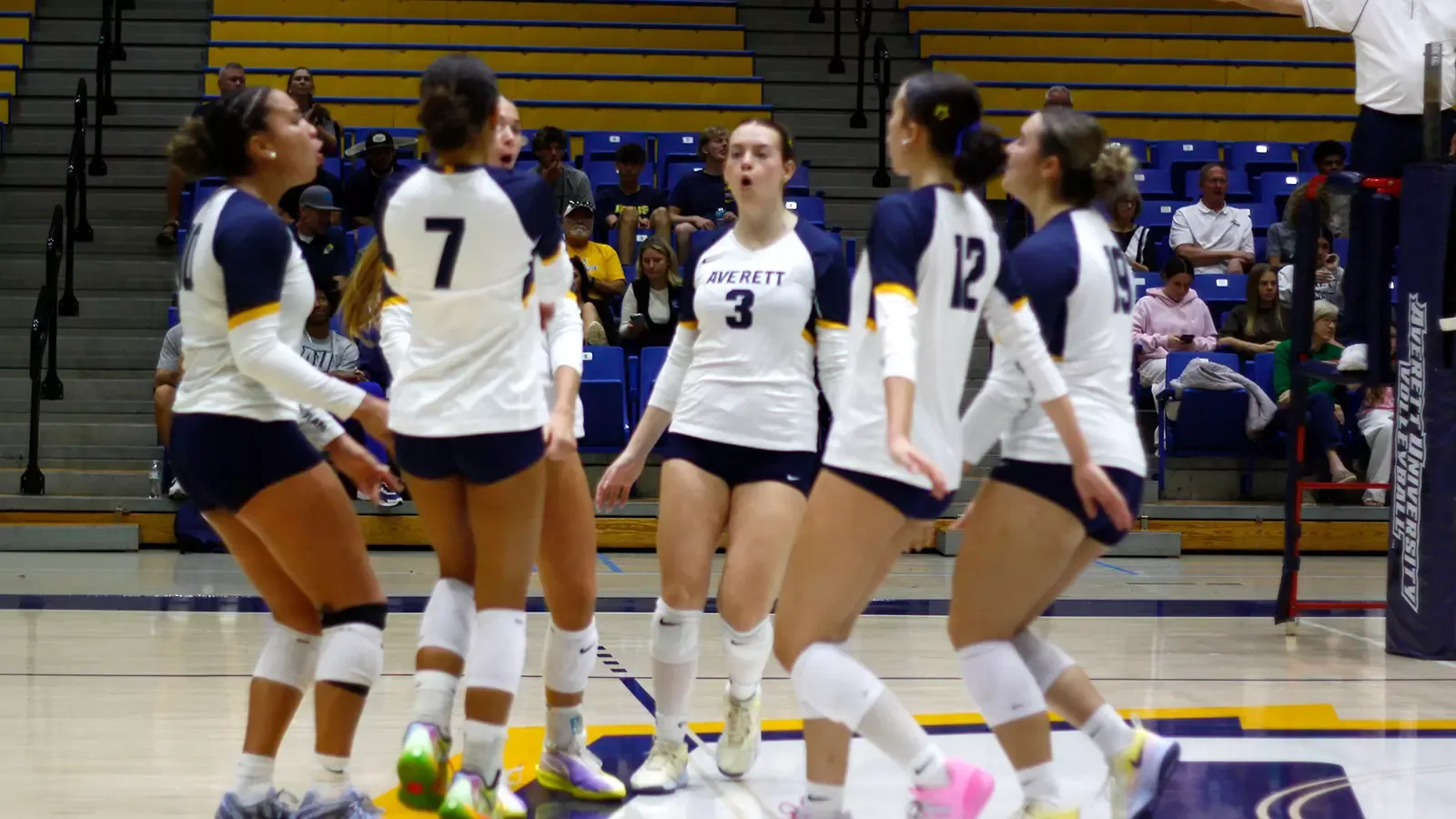 Team womens volleyball 101326