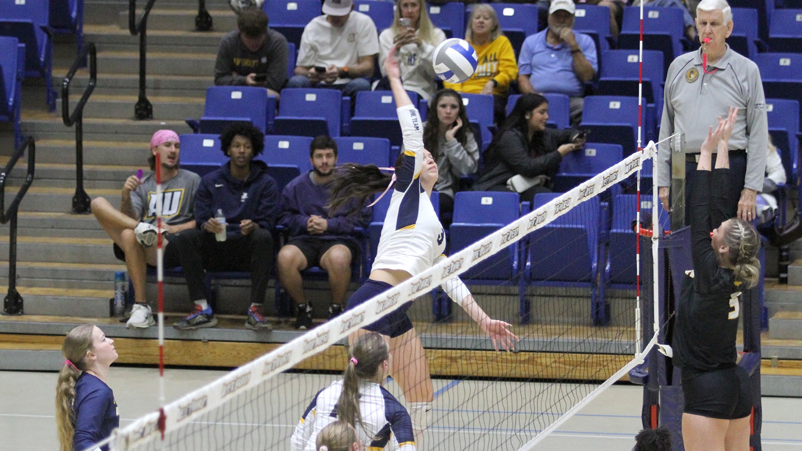 Sydney Mounce womens volleyball 102126
