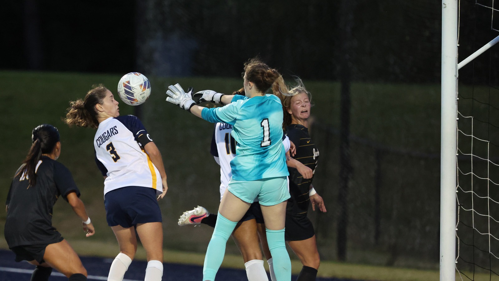Krista Hinebaugh womens soccer 100926